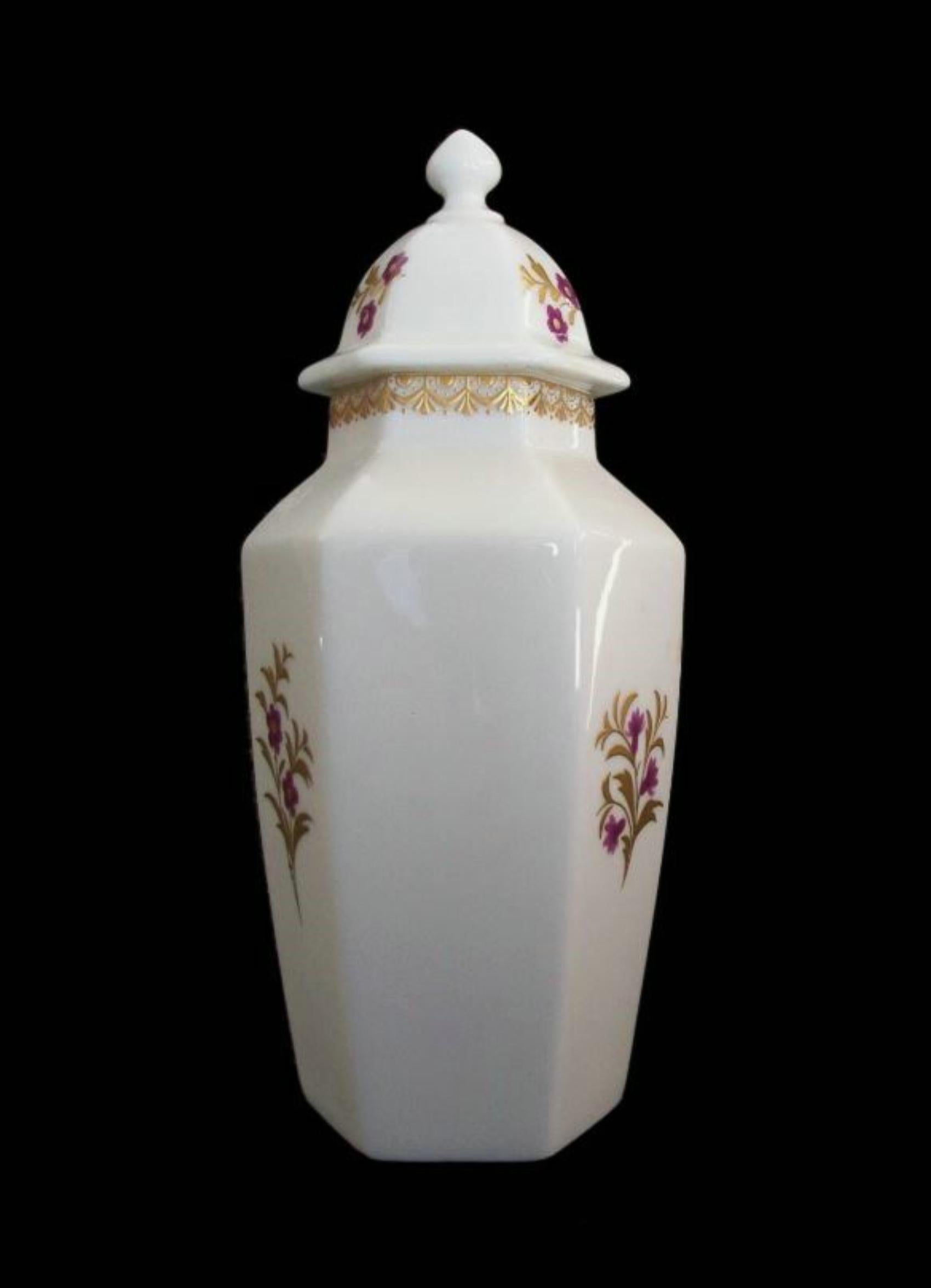 ROYAL WORCESTER - Pequeña Urna y Tapa de China de Hueso - Reino Unido - Circa 1990's Moderno en venta