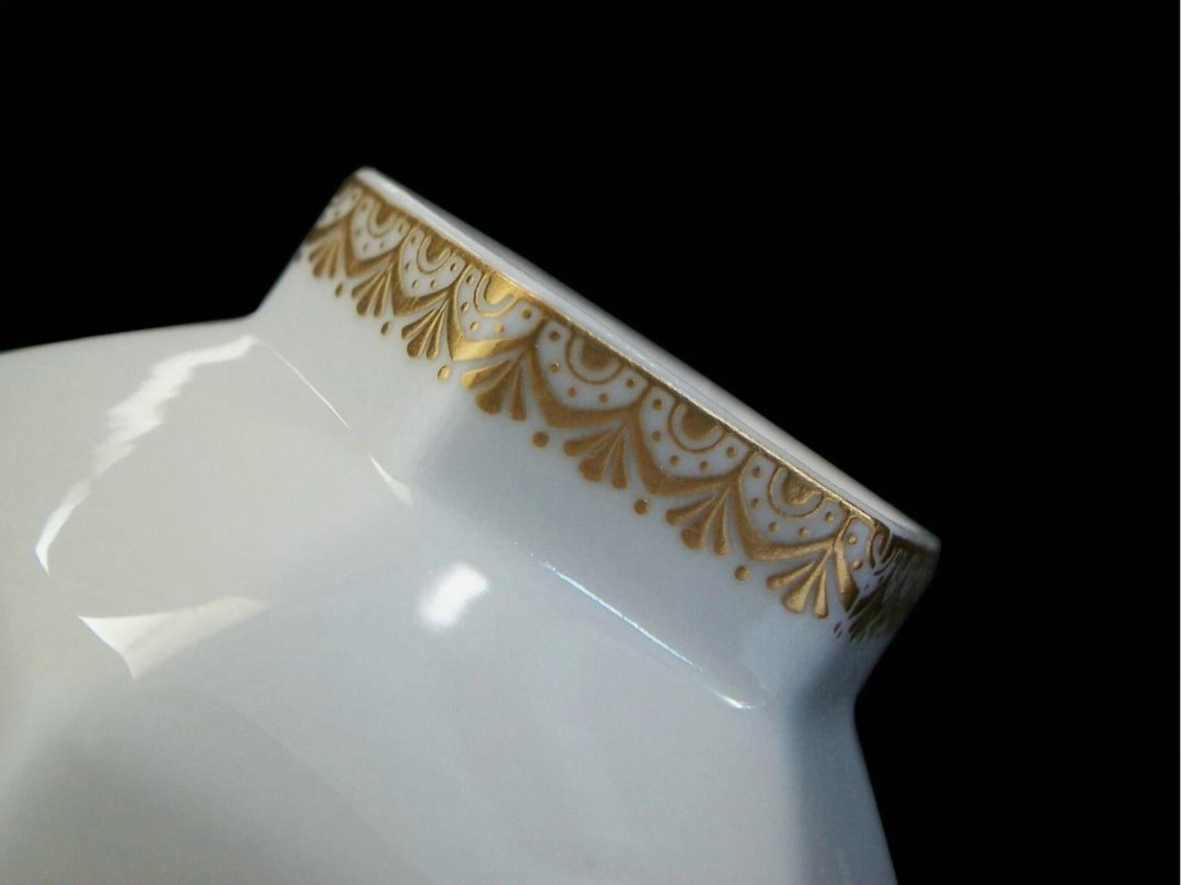 ROYAL WORCESTER - Pequeña Urna y Tapa de China de Hueso - Reino Unido - Circa 1990's siglo XX en venta