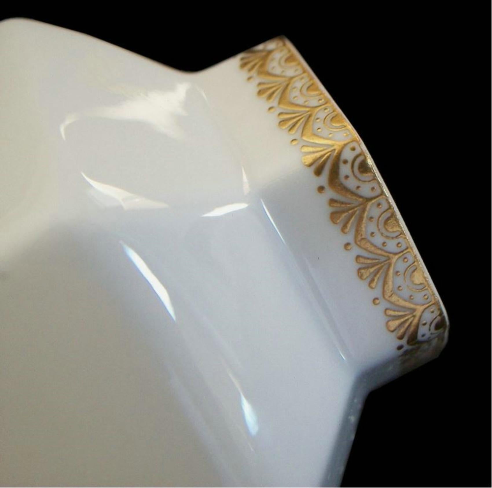 ROYAL WORCESTER - Pequeña Urna y Tapa de China de Hueso - Reino Unido - Circa 1990's en venta 1
