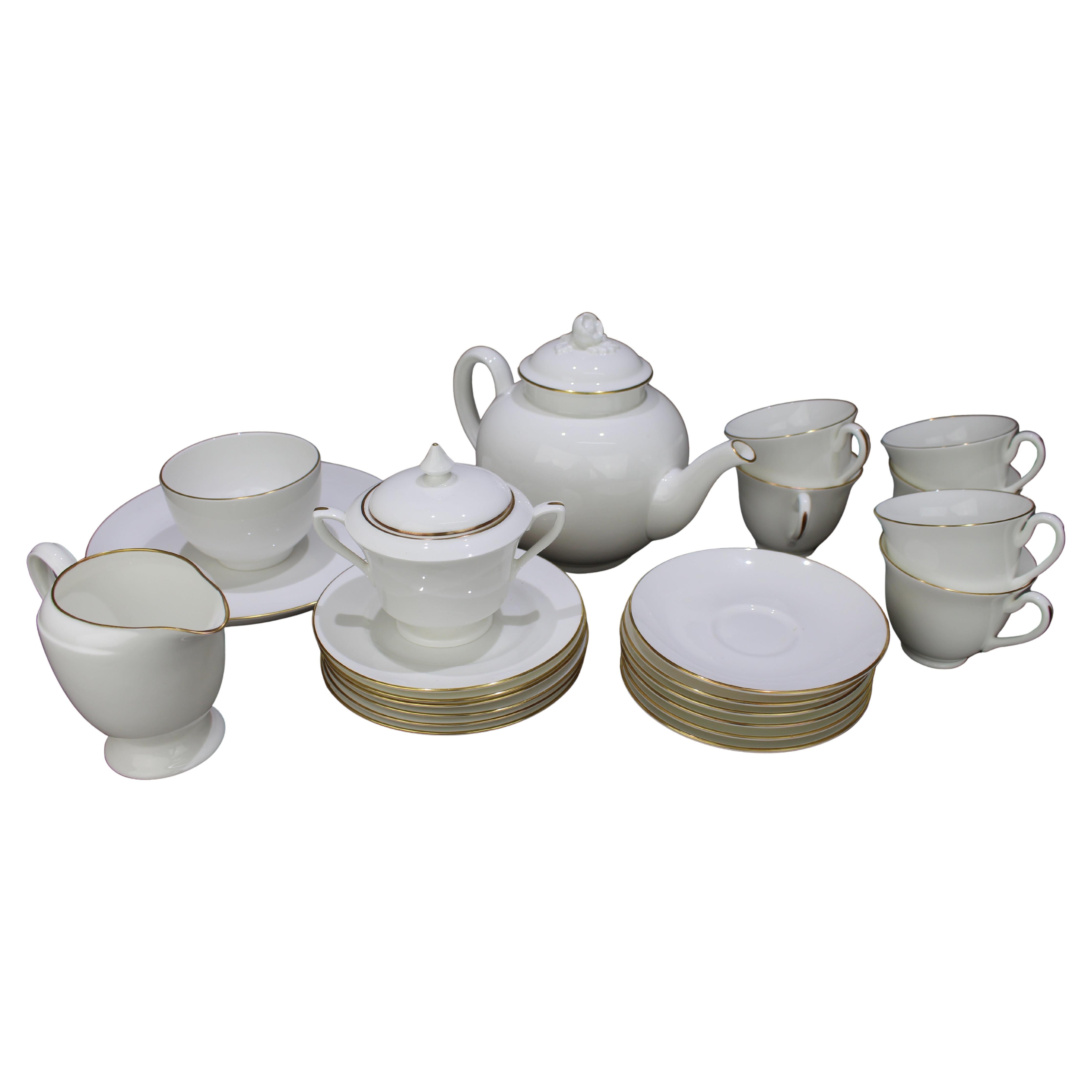 Royal Worcester "Strathmore" Servicio de Té Blanco y Dorado para Seis, 25 Piezas en venta