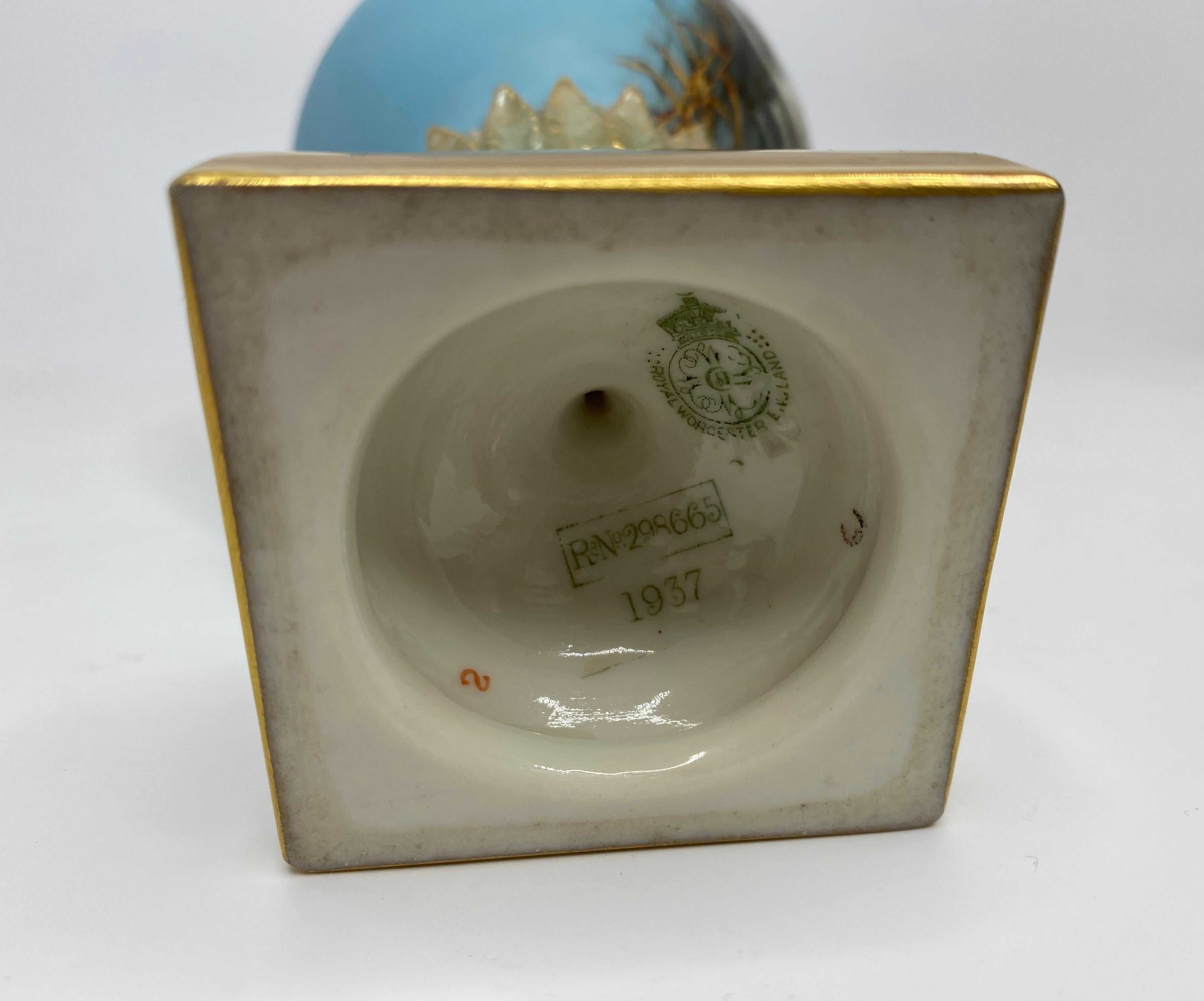 Royal Worcester ‘Swans’ vase and cover, Charles Baldwin, 1902. 3