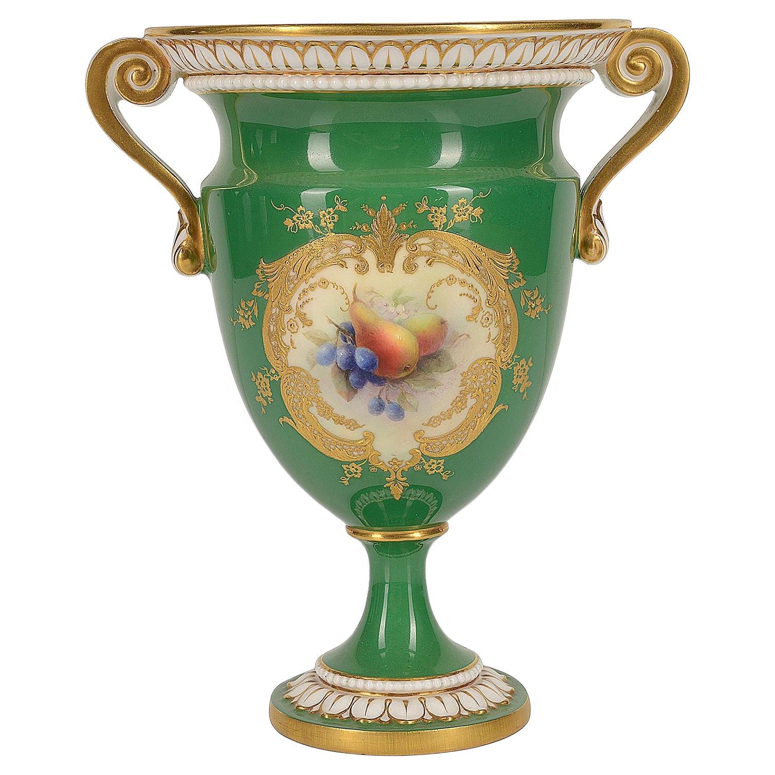 Vase à deux poignées Royal Worcester, signé Richard Seabright