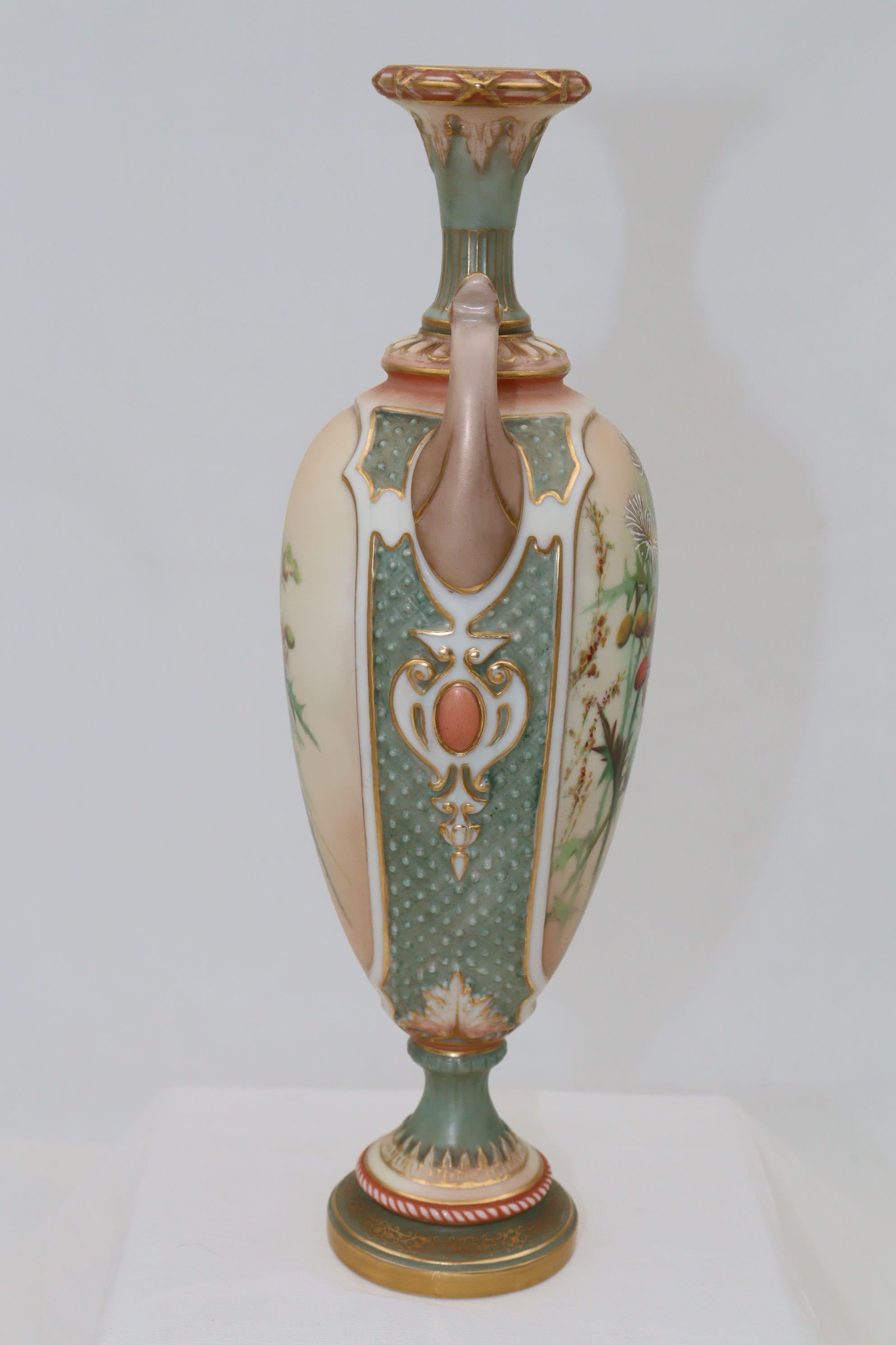 Royal Worcester-Vase mit handbemalten Disteln (Englisch) im Angebot
