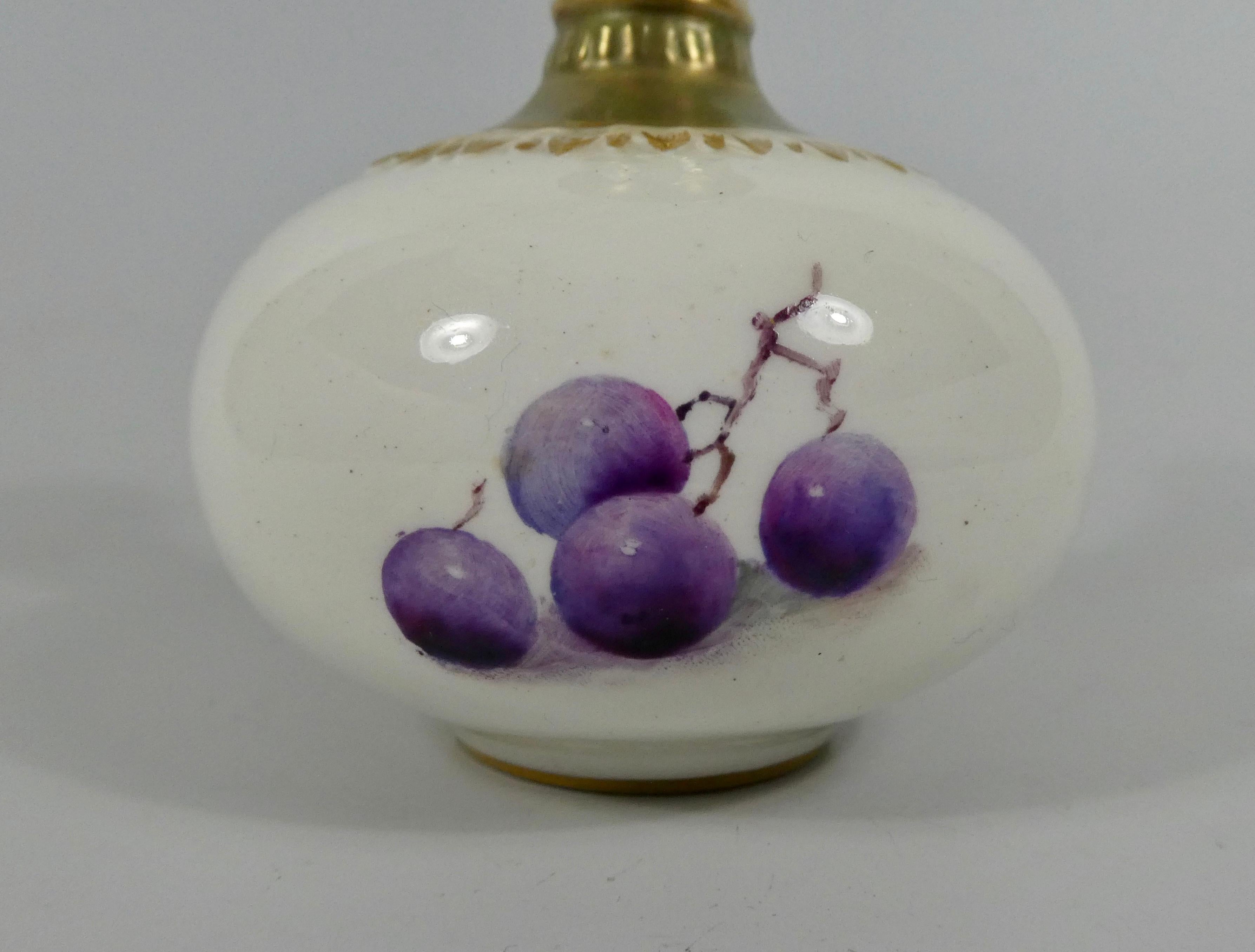Royal Worcester Vase, Fruit Painted by T.Lockyer, Dated, 1933 In Good Condition In Gargrave, North Yorkshire