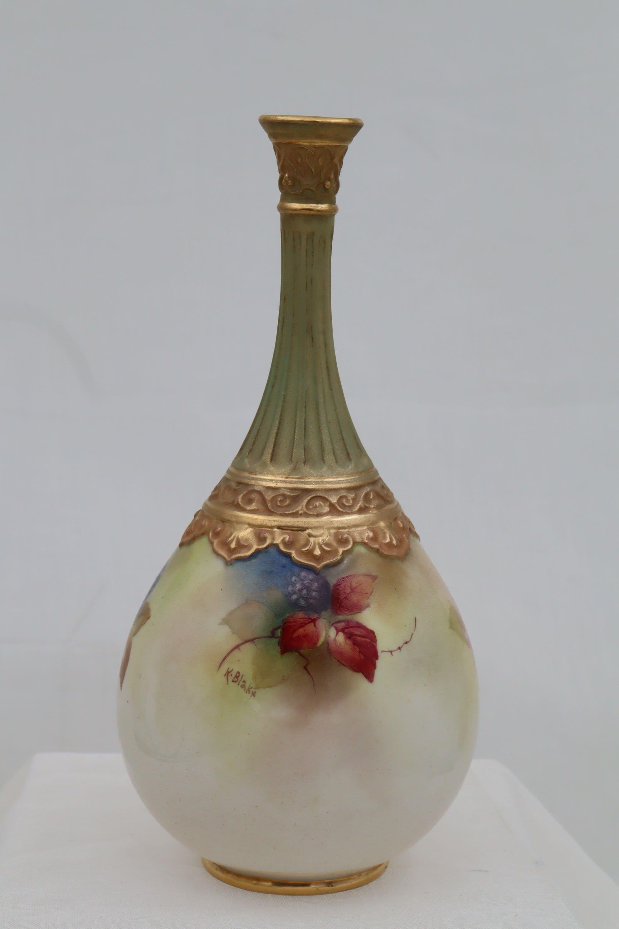 Victorien tardif Vase Royal Worcester peint par Kitty Blake en vente