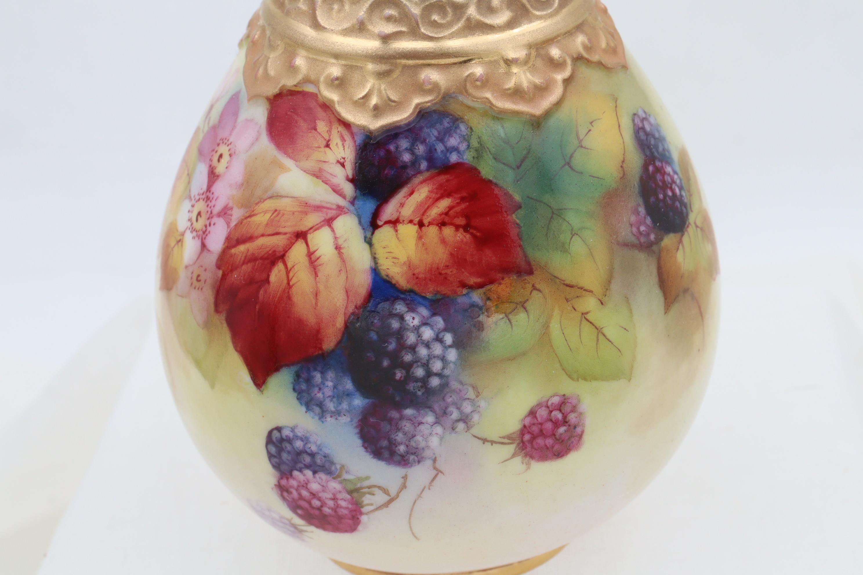Royal Worcester vase painted by Kitty Blake In Good Condition For Sale In East Geelong, VIC