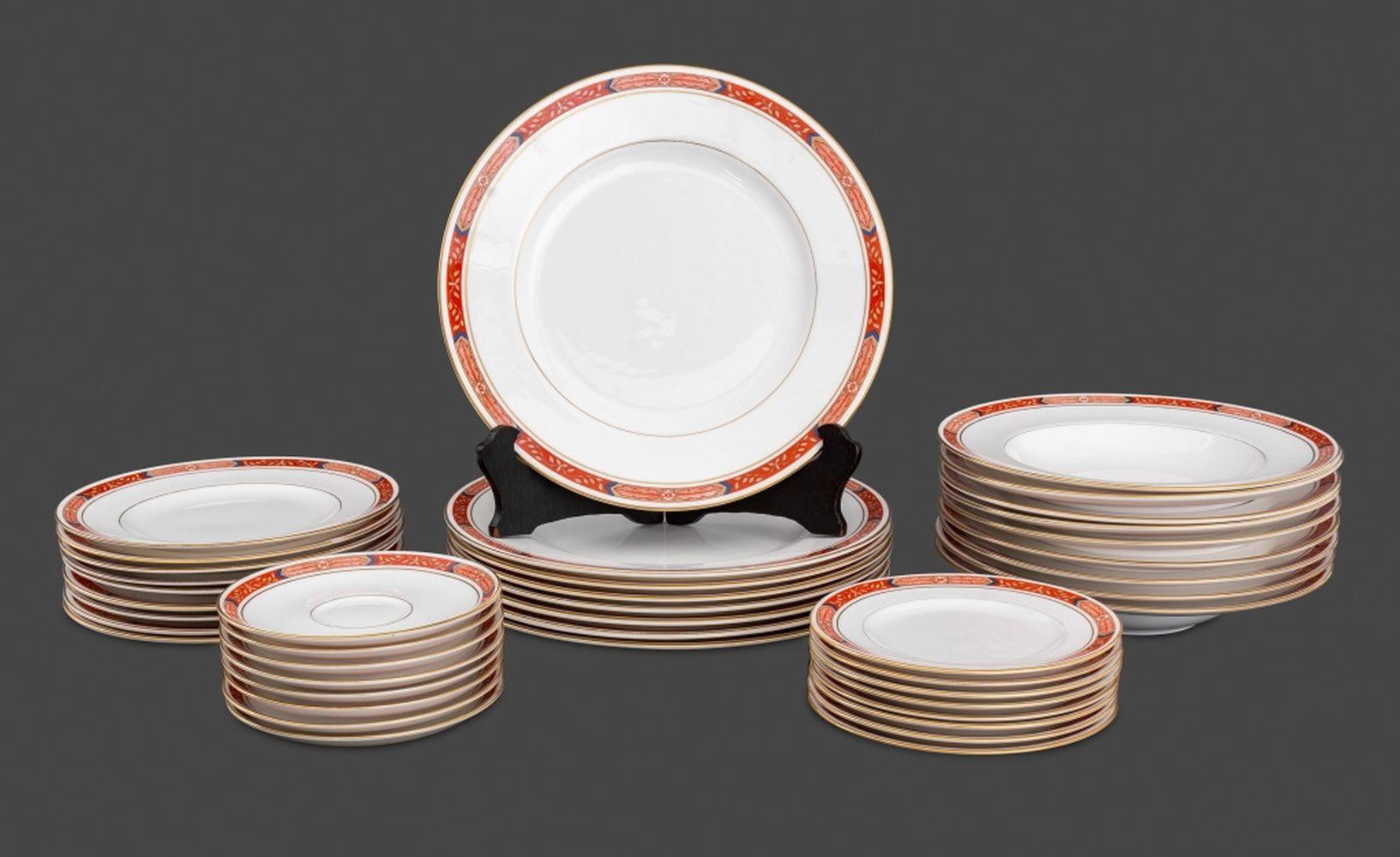 Royal Worchester, rotes Tafelservice „Beaufort“, Royal Worchester, 51 (20. Jahrhundert) im Angebot
