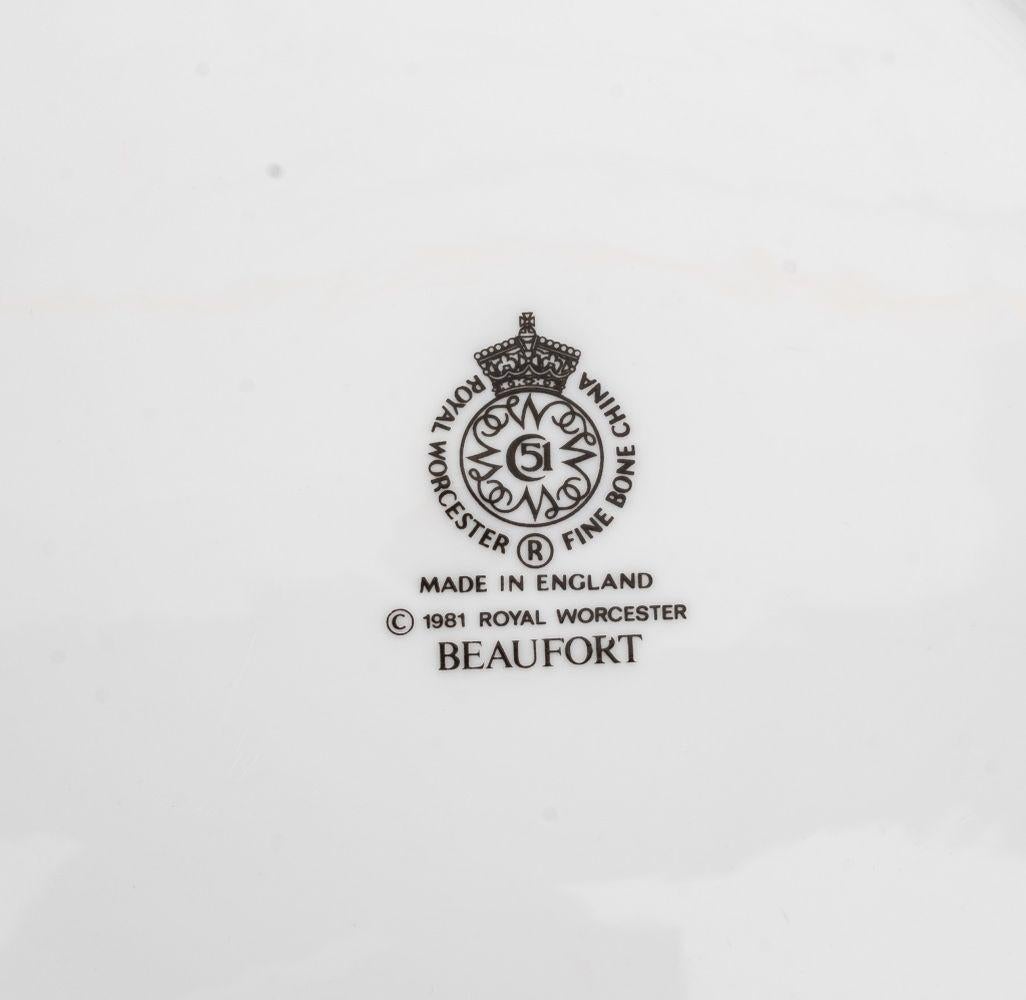 Royal Worchester, rotes Tafelservice „Beaufort“, Royal Worchester, 51 im Angebot 1