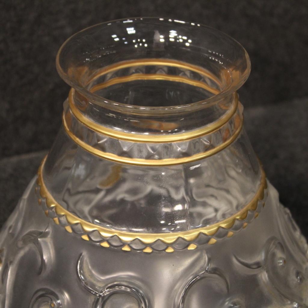 French vase from the 1980s. Object of production Royales De Champagne (see photo) in crystal adorned with fake precious stones and gilded decorations. Vase of beautiful measure and pleasant decor, for antique dealers, interior decorators and