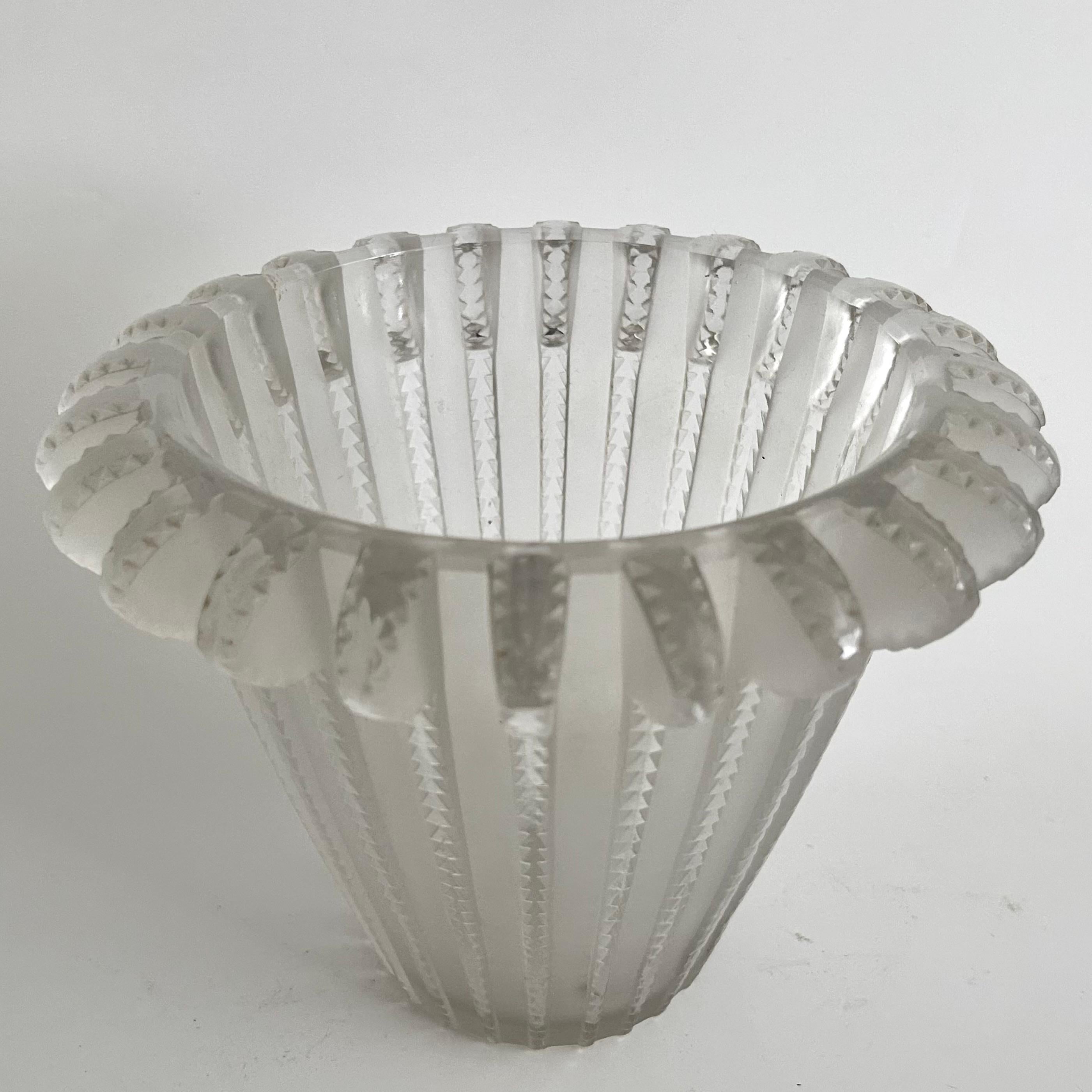 XX secolo Vaso Royat Lalique del primo dopoguerra in vendita