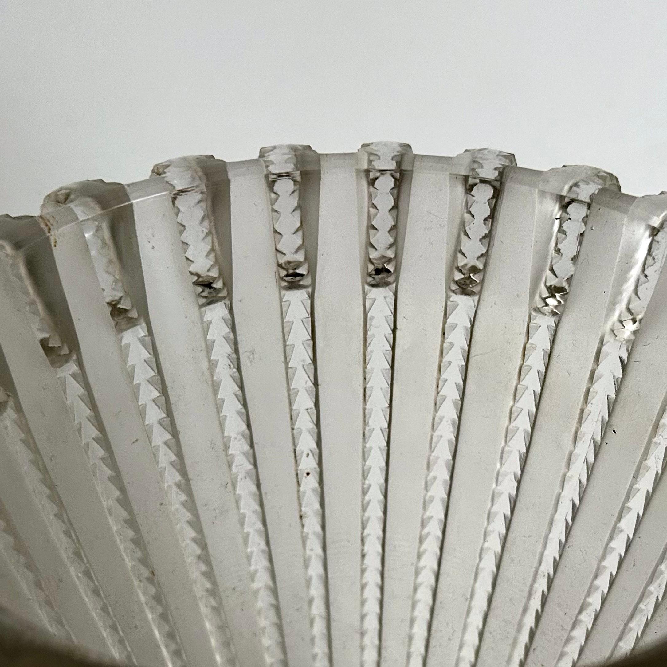 Vaso Royat Lalique del primo dopoguerra in vendita 1