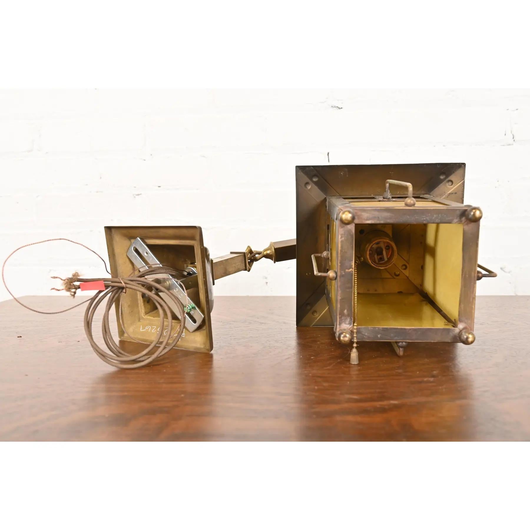Roycroft - Lanterne suspendue en laiton et verre caramel de style Arts & Crafts ancien en vente 3