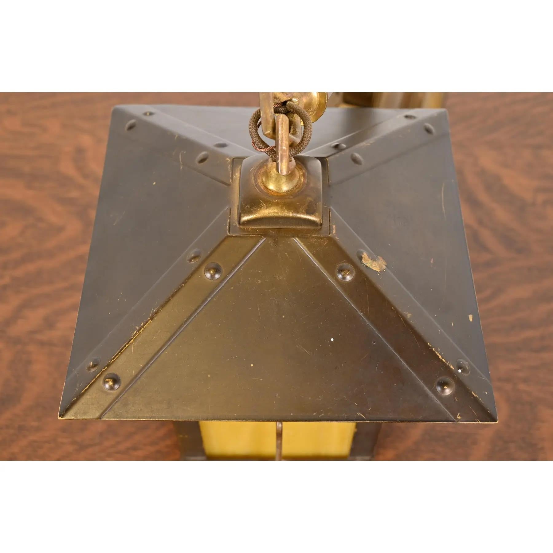 Roycroft - Lanterne suspendue en laiton et verre caramel de style Arts & Crafts ancien en vente 1