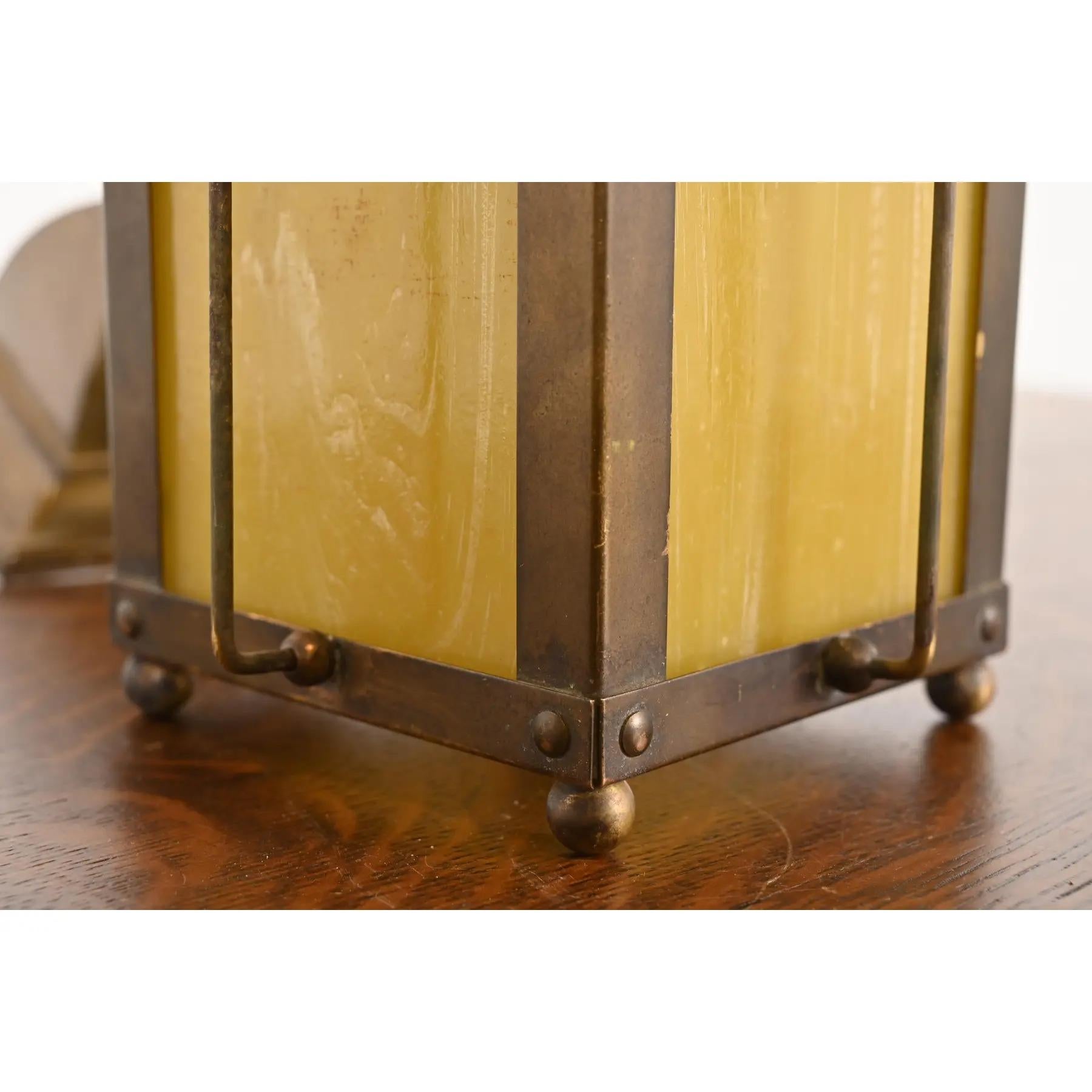 Roycroft - Lanterne suspendue en laiton et verre caramel de style Arts & Crafts ancien en vente 2