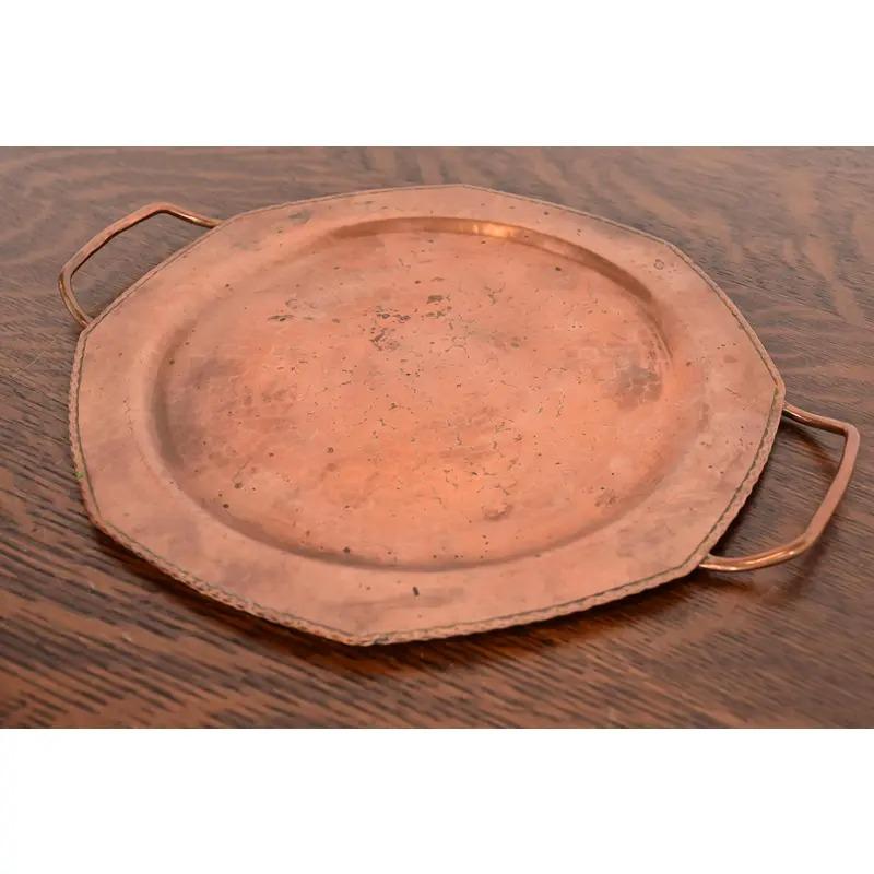 Roycroft Antik Arts & Crafts gehämmert Kupfer Griff Tablett, 1920er Jahre (amerikanisch) im Angebot