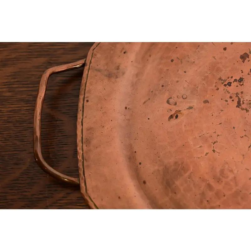 Roycroft Antik Arts & Crafts gehämmert Kupfer Griff Tablett, 1920er Jahre im Angebot 1