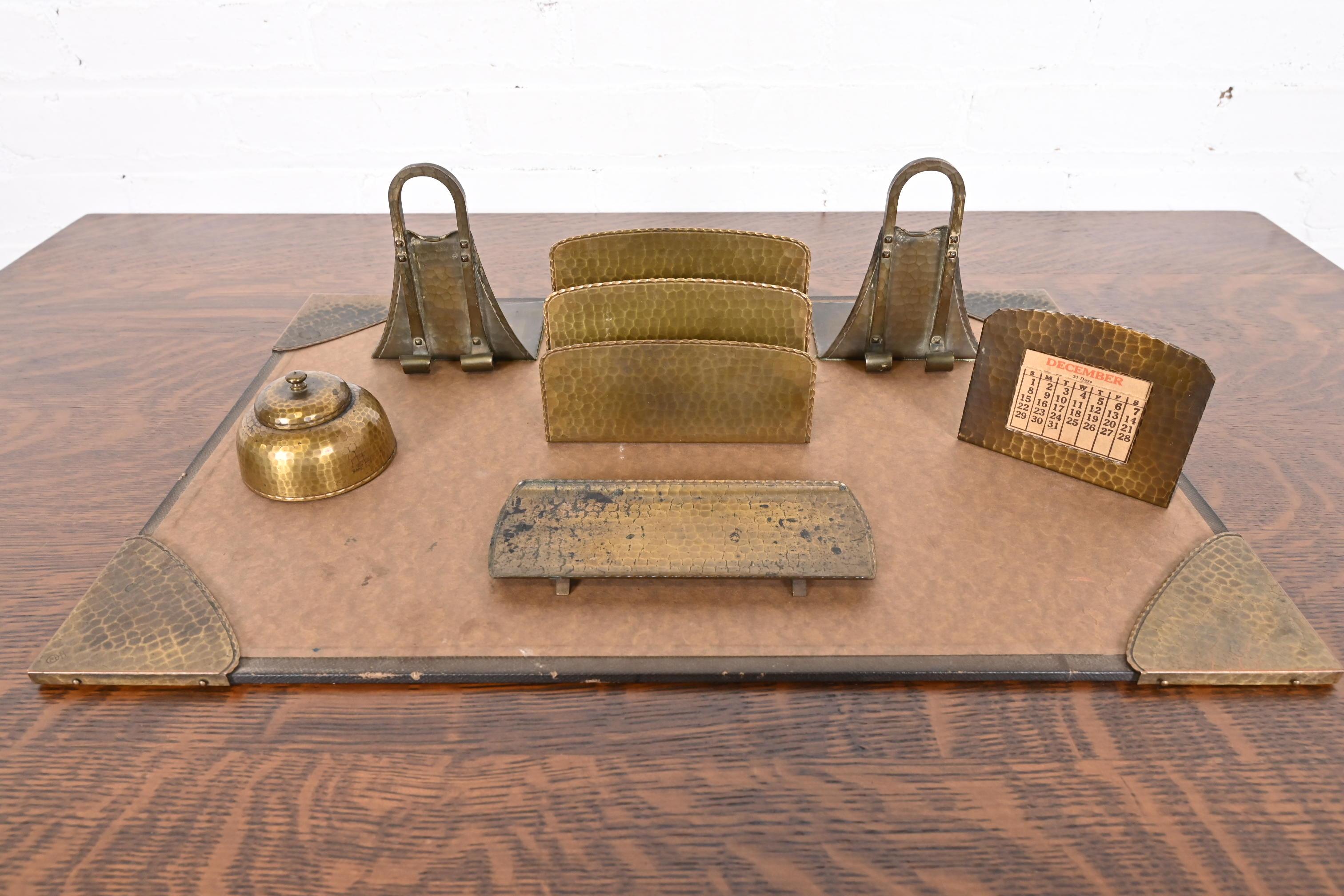 Roycroft Arts & Crafts Brass Finished Hammered Copper Bookends For Sale 6
