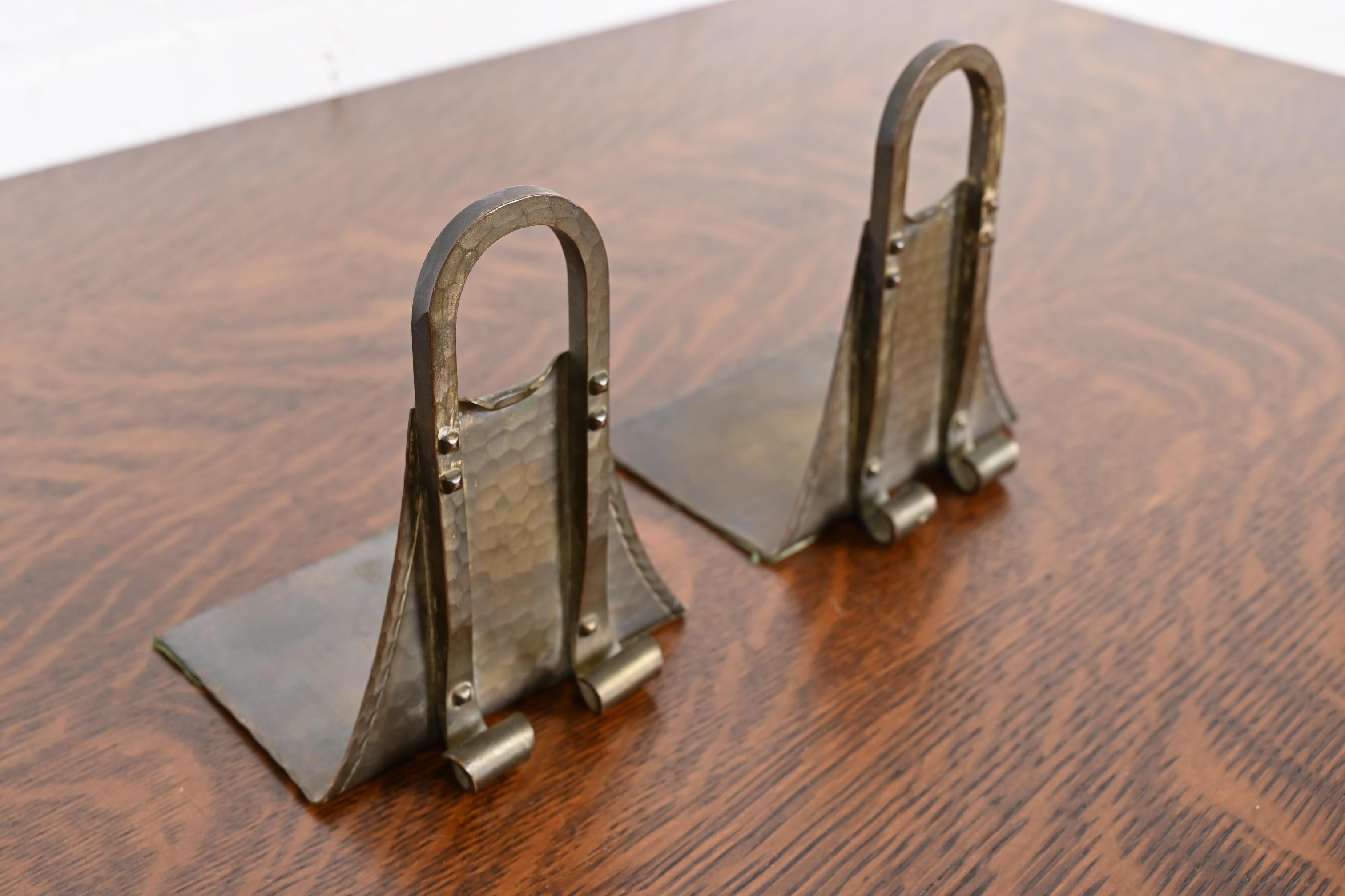 Roycroft Arts & Crafts Brass Finished Hammered Copper Bookends In Good Condition For Sale In South Bend, IN