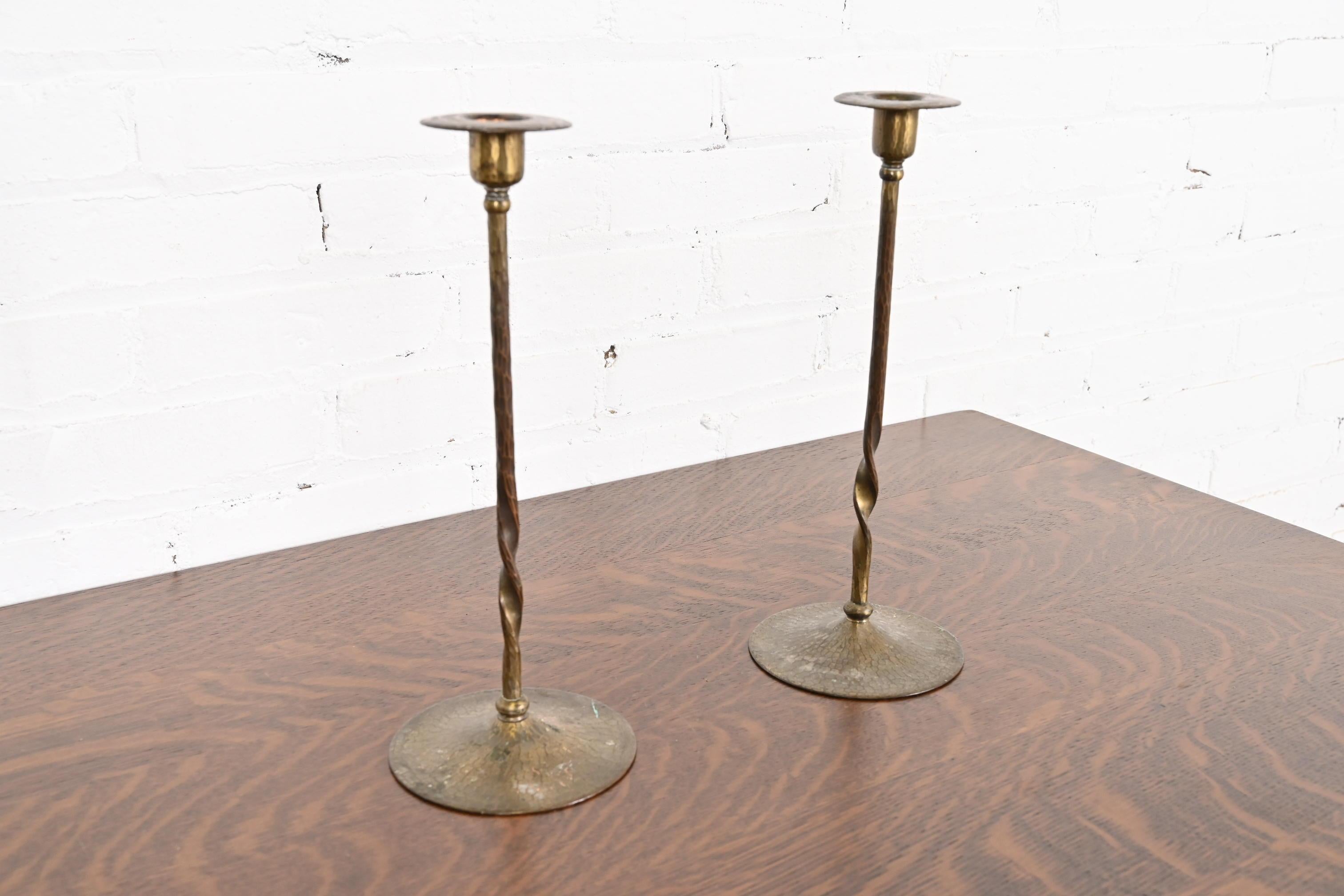 Roycroft Arts & Crafts Brass Finished Hammered Copper Candlesticks, Pair In Good Condition In South Bend, IN