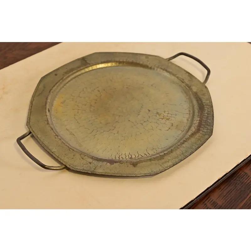 Vassoio con manico in rame martellato con finitura in ottone di Roycroft Arts & Crafts, anni '20 In condizioni buone in vendita a South Bend, IN