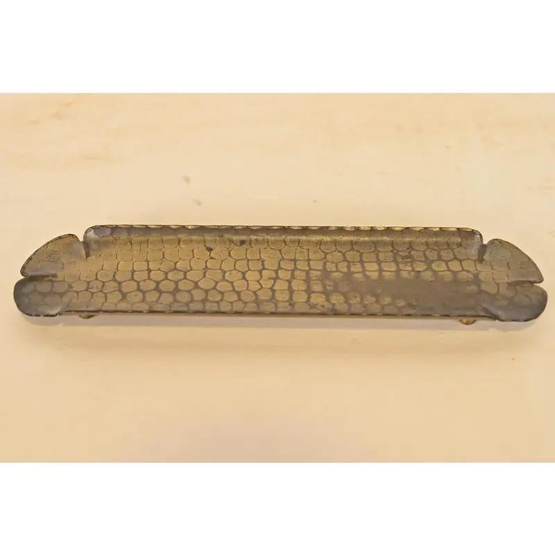 Roycroft Arts & Crafts Messing fertig gehämmert Kupfer Stift Tablett, 1920er Jahre (Arts and Crafts) im Angebot