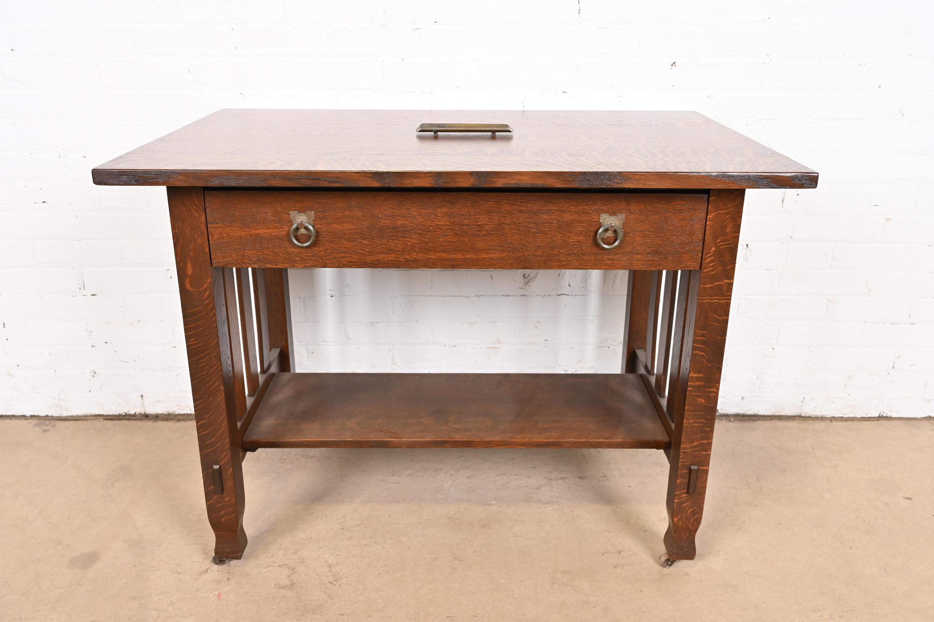 Roycroft Arts & Craft - Plumier en cuivre martelé fini laiton en vente 3