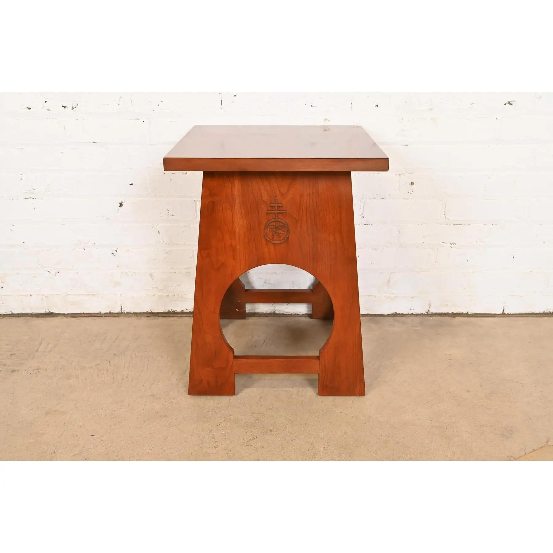Arts and Crafts Roycroft Arts & Crafts Cherry Wood Tabouret by Stickley en vente