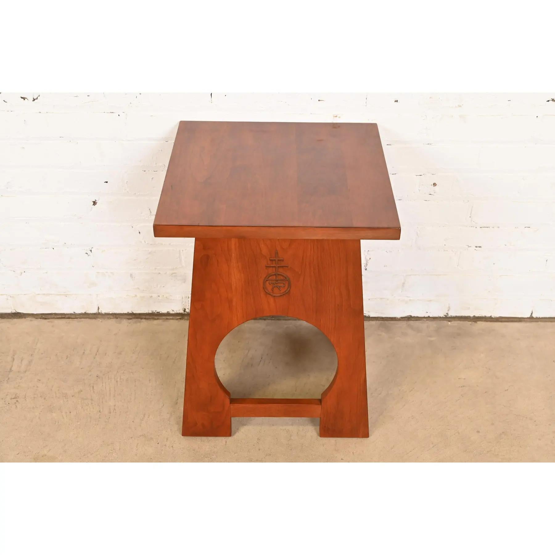 Américain Roycroft Arts & Crafts Cherry Wood Tabouret by Stickley en vente