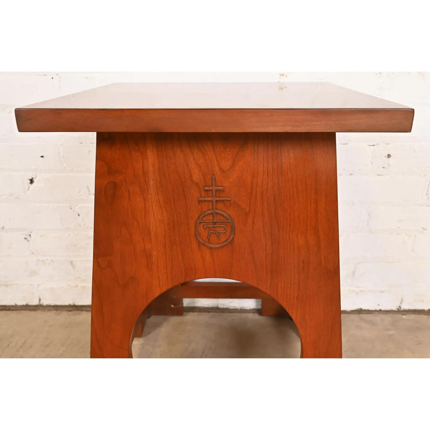 XXIe siècle et contemporain Roycroft Arts & Crafts Cherry Wood Tabouret by Stickley en vente