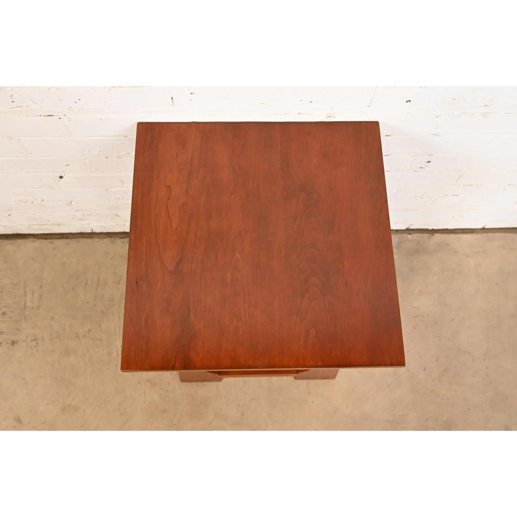 Roycroft Arts & Crafts Cherry Wood Tabouret by Stickley en vente 1