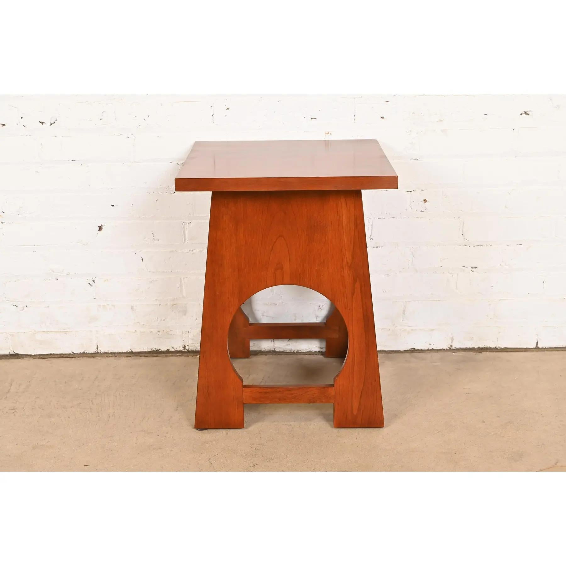 Roycroft Arts & Crafts Cherry Wood Tabouret by Stickley en vente 2