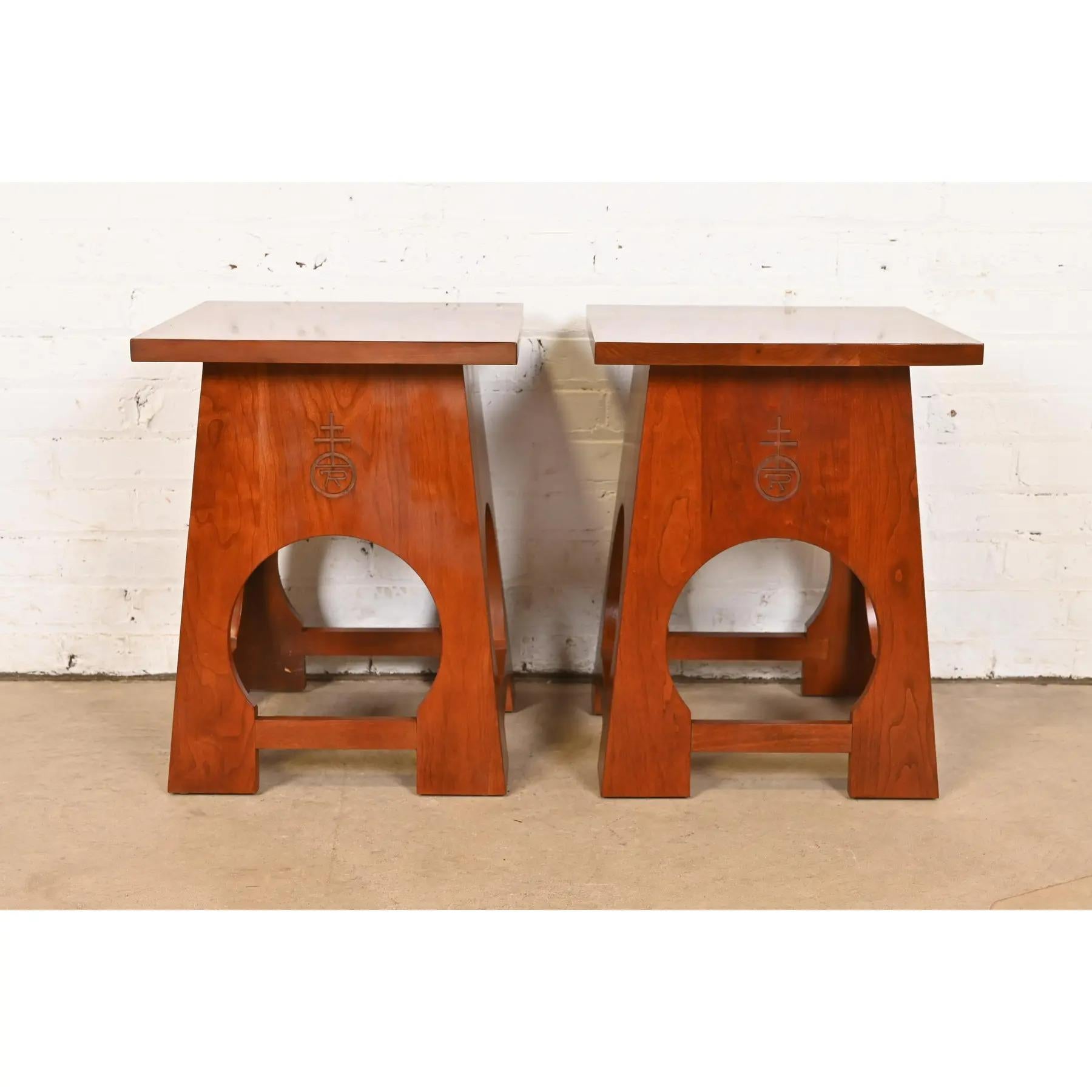 Arts and Crafts Roycroft Arts & Crafts Cherry Wood Tabourets by Stickley, Pair en vente