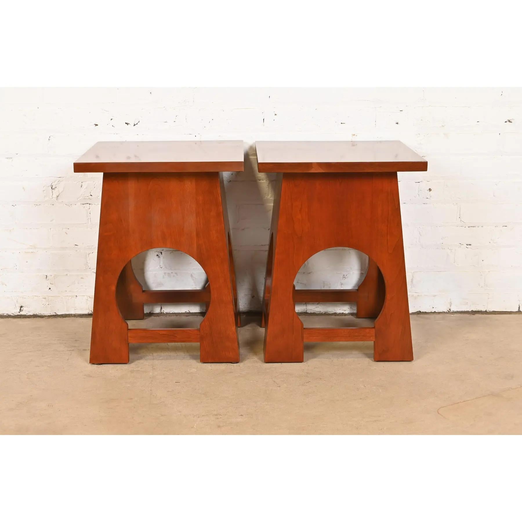 Roycroft Arts & Crafts Cherry Wood Tabourets by Stickley, Pair en vente 1