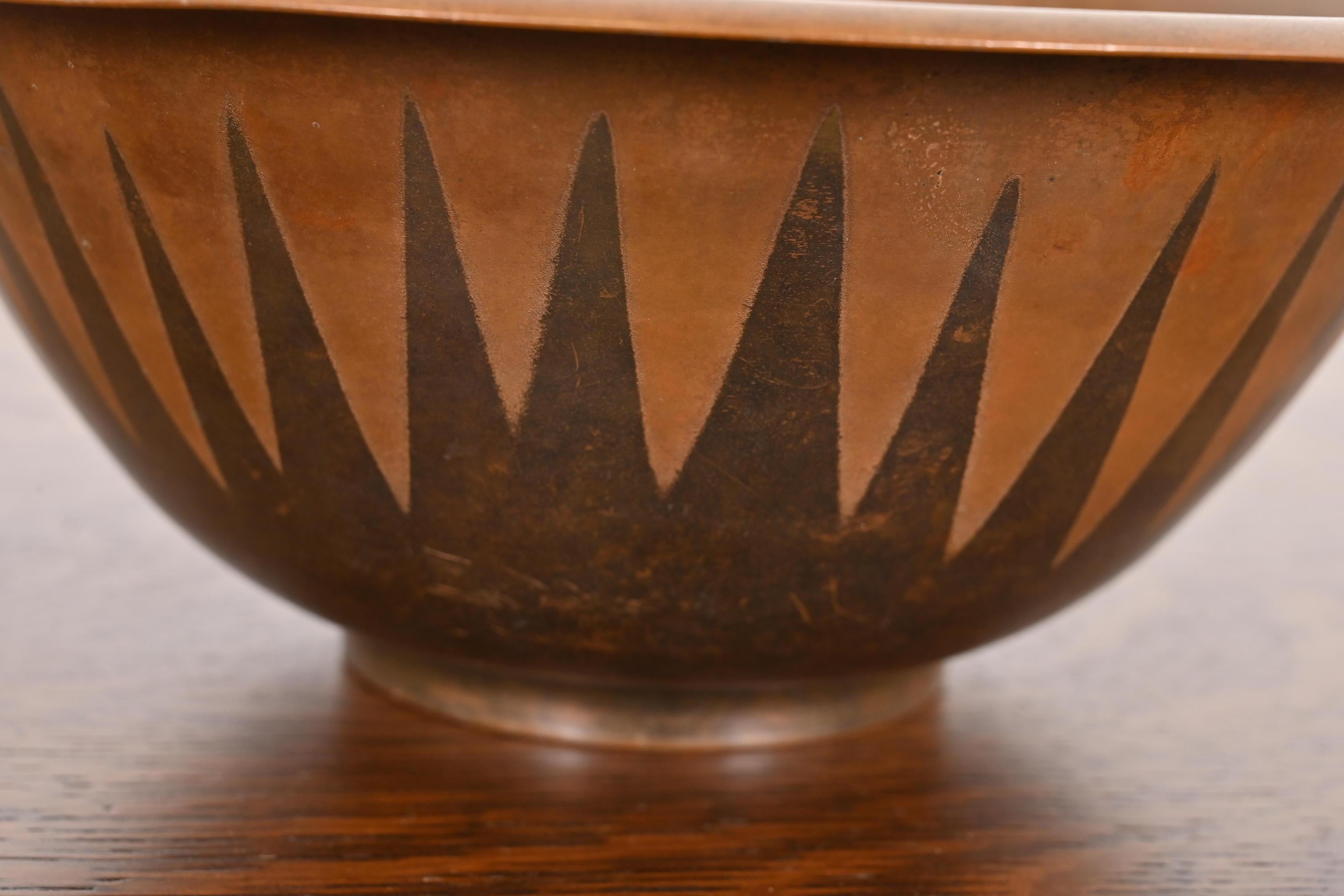 20ième siècle Bol à fruits ou bol central Roycroft Arts & Crafts en cuivre et bronze en vente