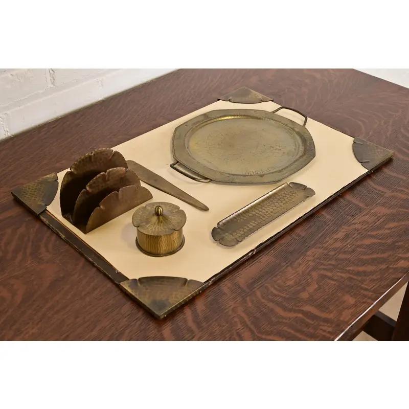 Roycroft Arts & Crafts gehämmert Messing über Kupfer Tintenfass, CIRCA 1920s im Angebot 5