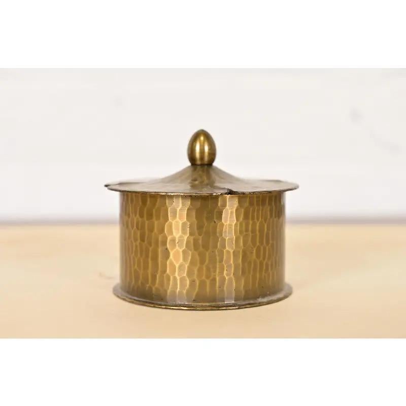 Roycroft Arts & Crafts gehämmert Messing über Kupfer Tintenfass, CIRCA 1920s (Arts and Crafts) im Angebot