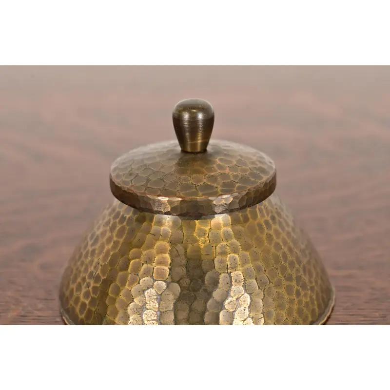 Early 20th Century Roycroft Arts & Crafts Hammered Brass Over Copper Inkwell, Circa 1920s For Sale