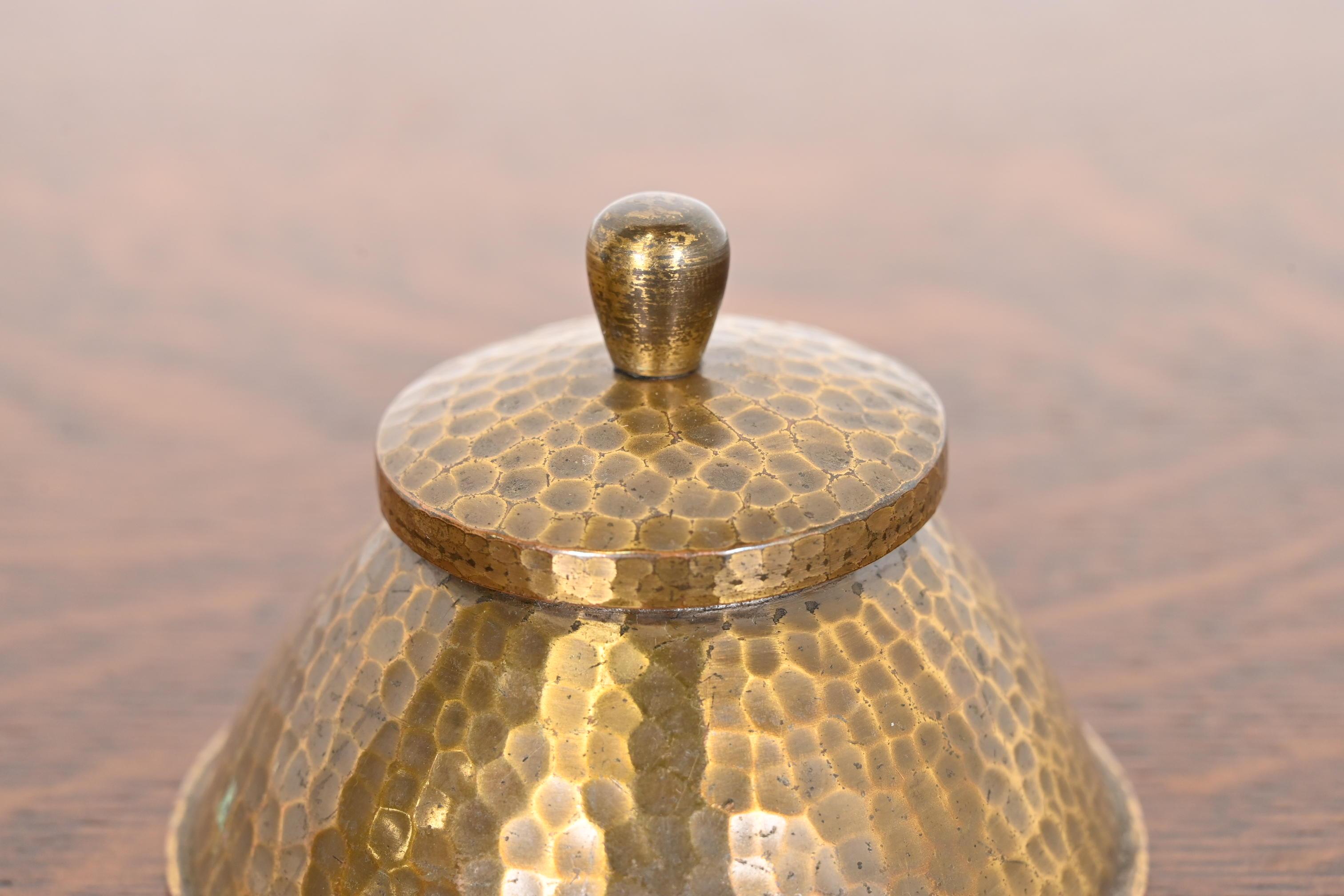 Roycroft Arts & Crafts Hammered Brass Over Copper Inkwell For Sale 3
