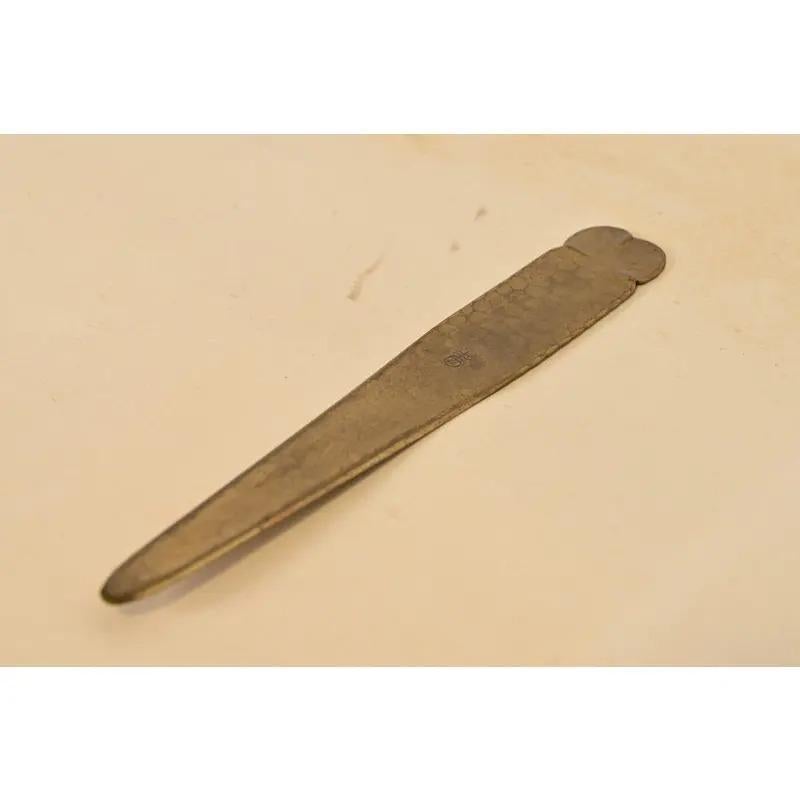 Roycroft Arts & Crafts gehämmert Messing über Kupfer Brieföffner, Circa 1920s (Arts and Crafts) im Angebot