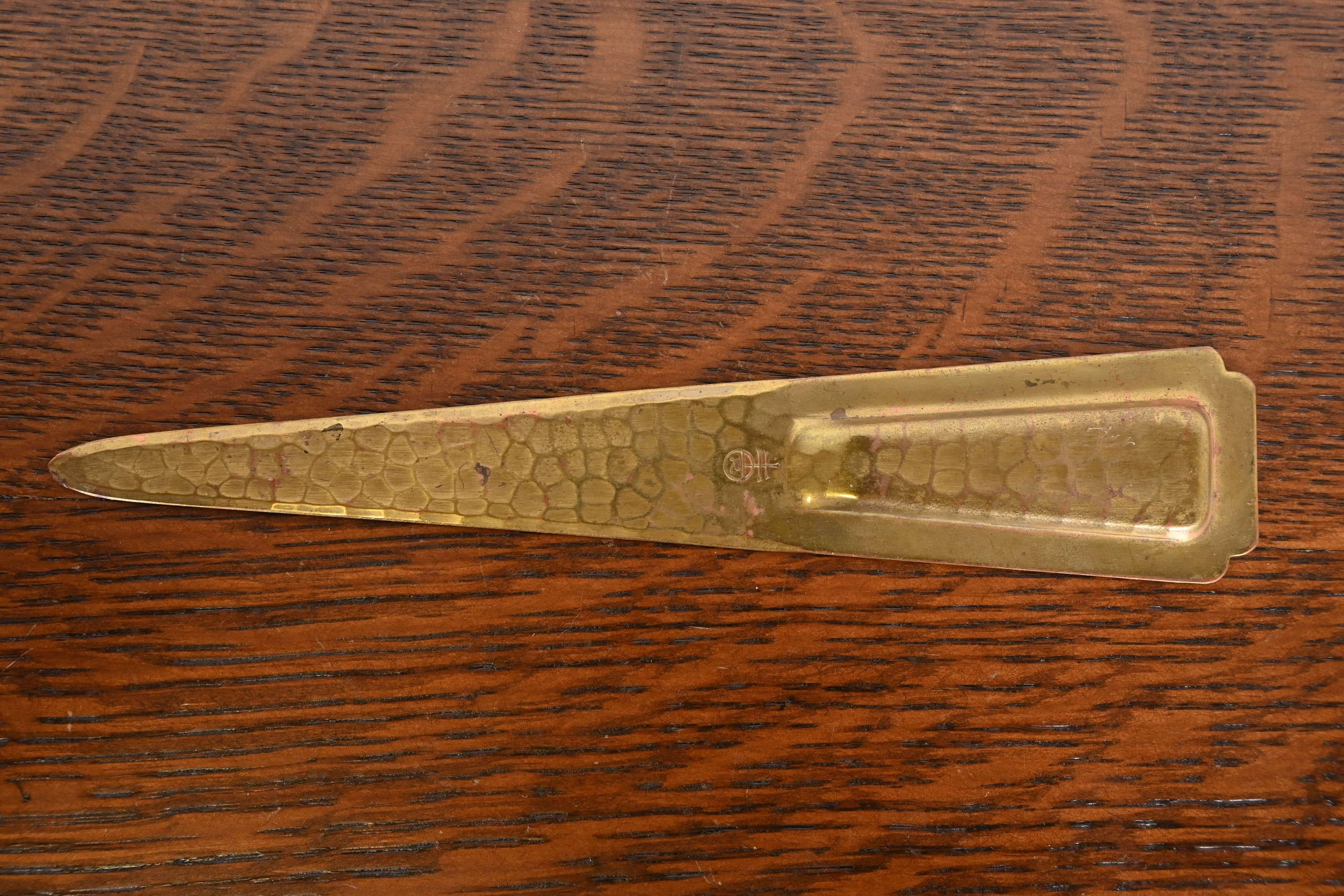 Roycroft Arts & Crafts ouvre-lettres en laiton martelé sur cuivre en vente 3