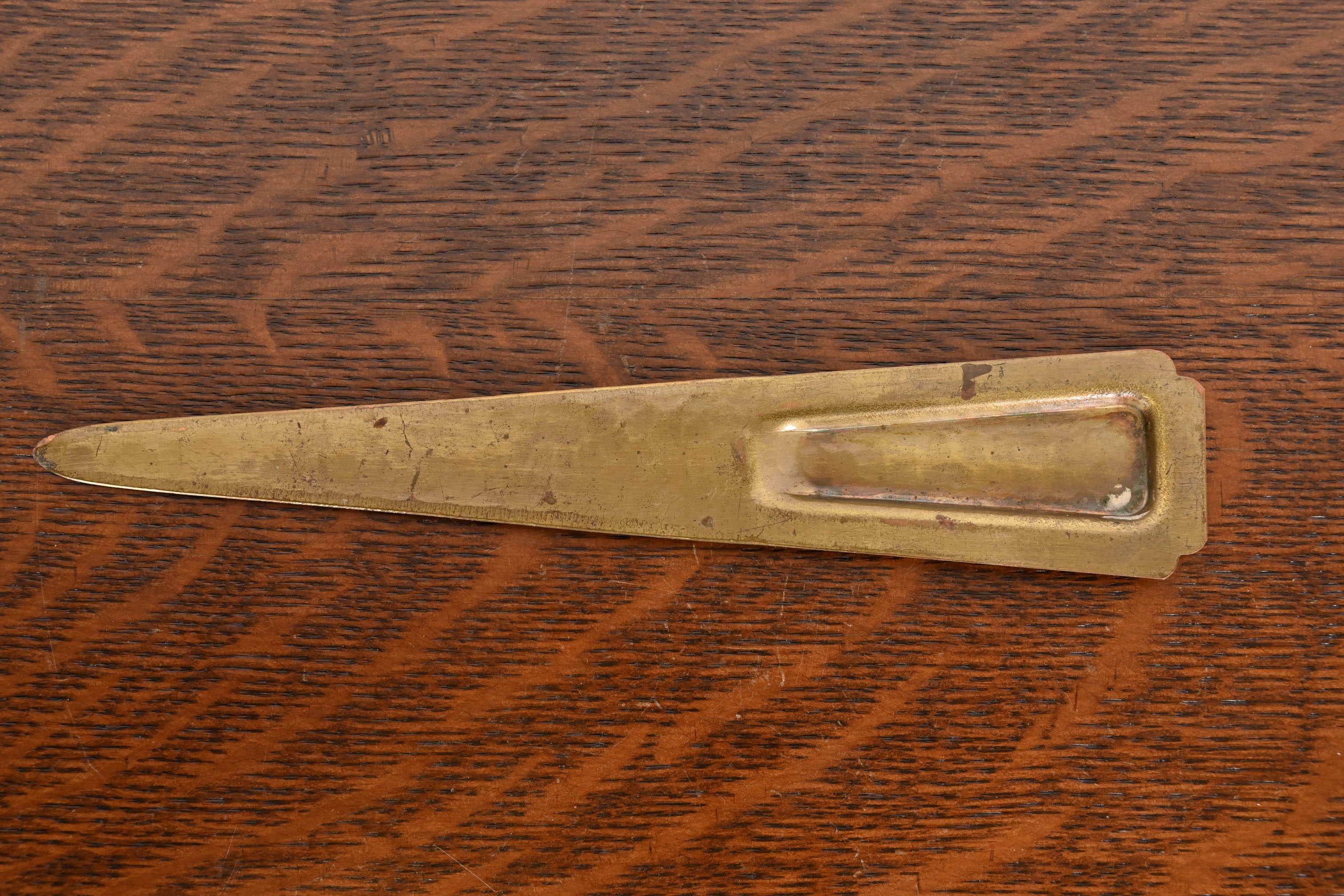 Arts and Crafts Roycroft Arts & Crafts ouvre-lettres en laiton martelé sur cuivre en vente