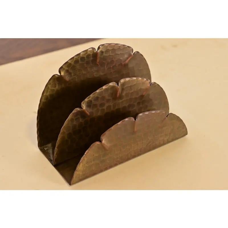 Roycroft Arts & Crafts Porta lettere in rame e ottone martellato In condizioni buone in vendita a South Bend, IN