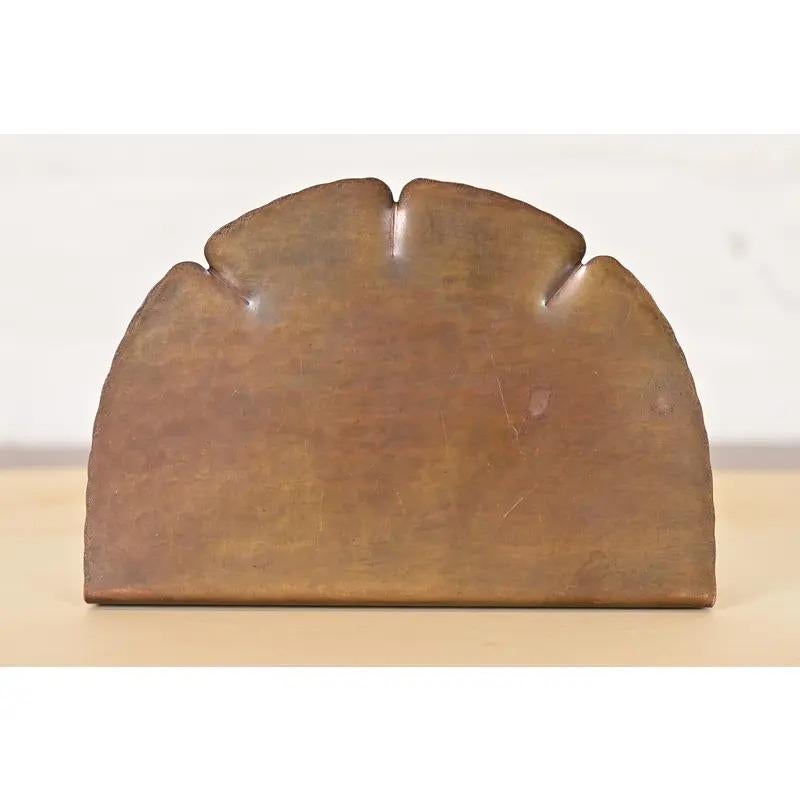Roycroft Arts & Crafts Porta lettere in rame e ottone martellato in vendita 2