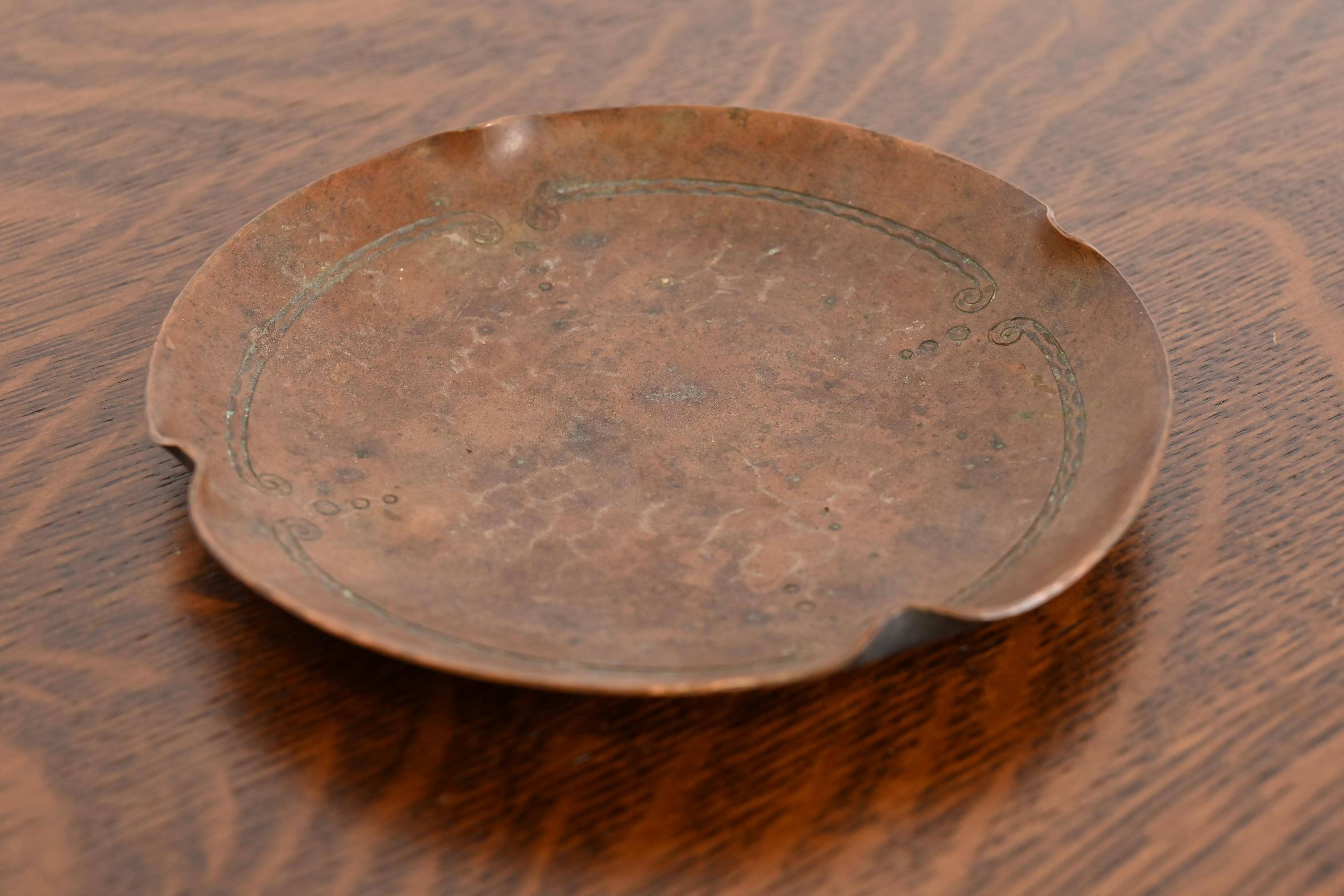 Cenicero de cobre martillado Roycroft Arts & Crafts Artes y manualidades en venta