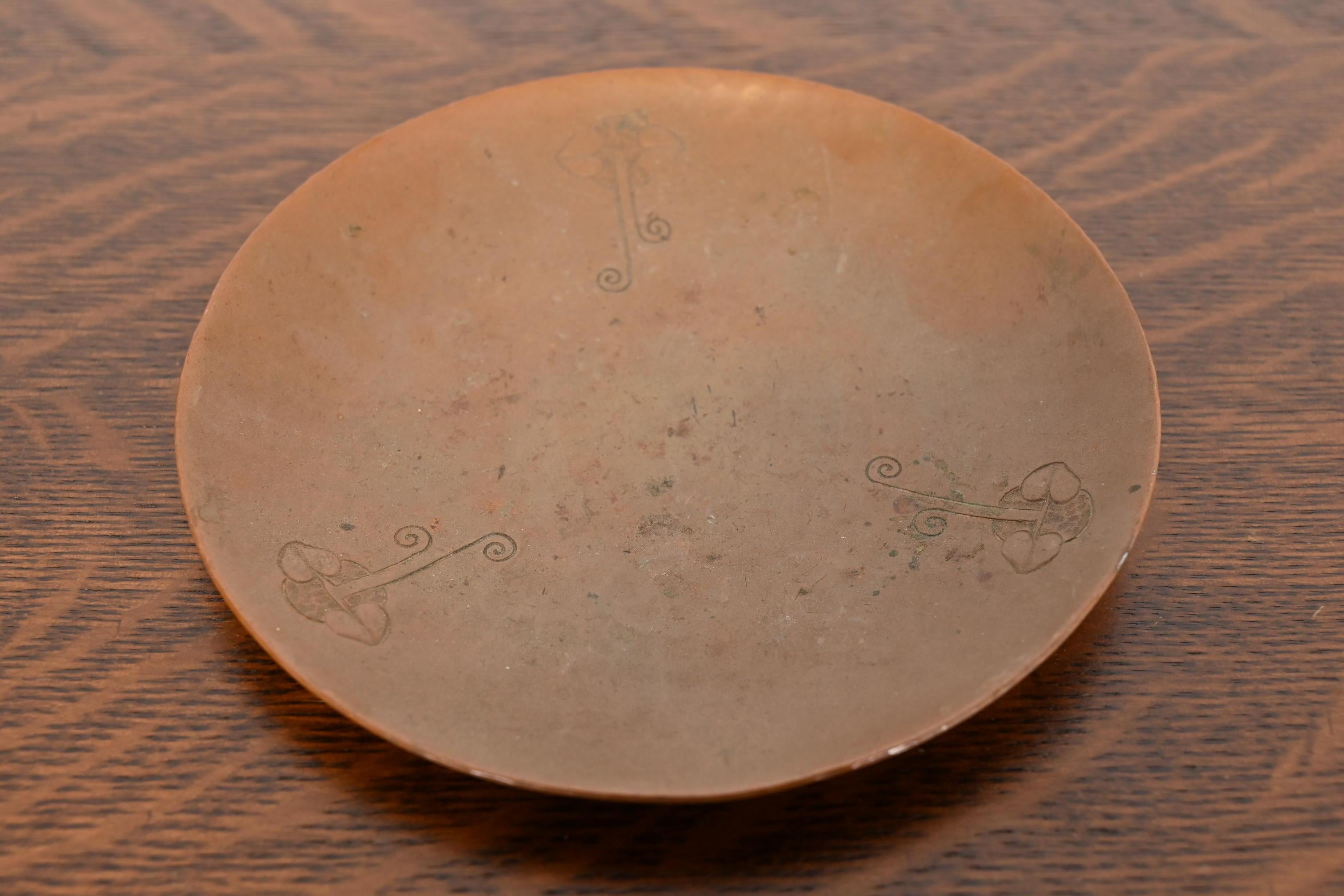 Americano Posacenere o portacenere in rame martellato Roycroft Arts & Crafts