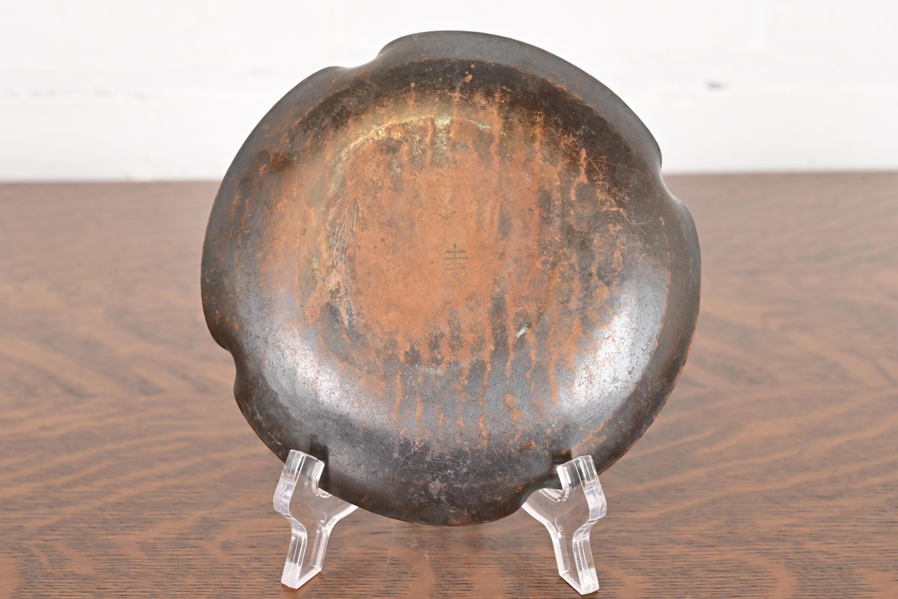 Cenicero de cobre martillado Roycroft Arts & Crafts en venta 1