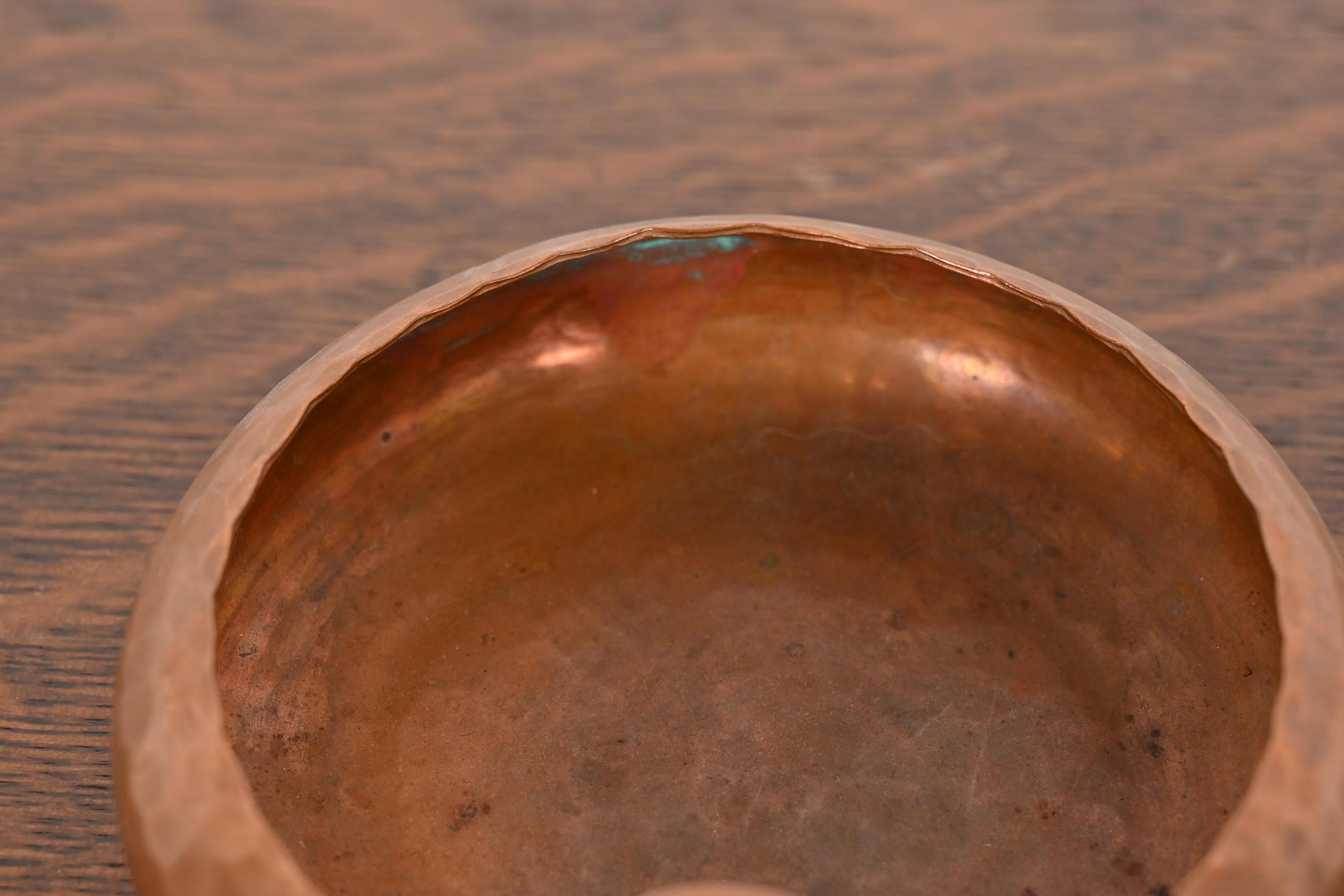 Cenicero de cobre martillado Roycroft Arts & Crafts en venta 2