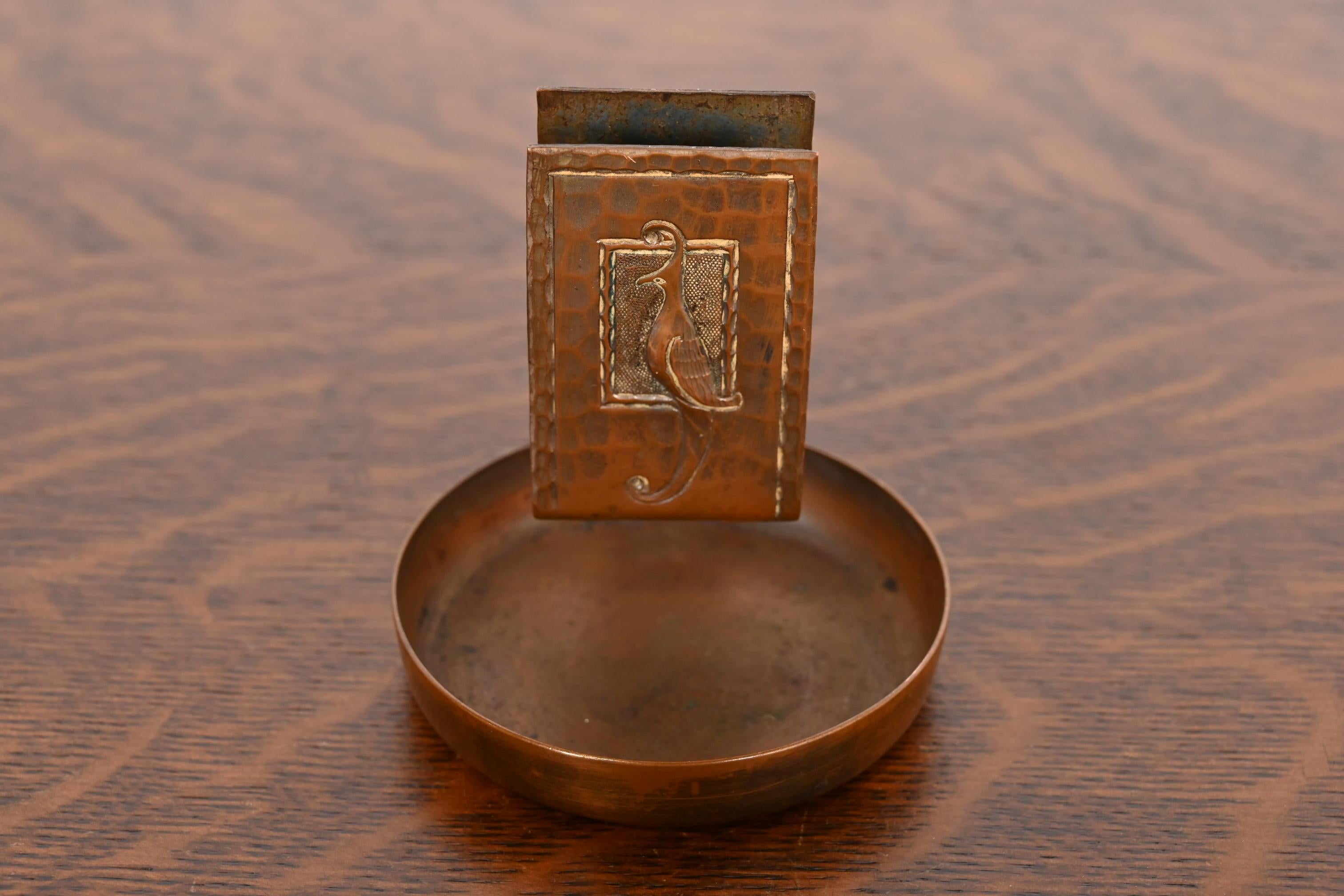 Roycroft Arts & Crafts Hammered Copper Bird-Of-Paradise Ashtray In Good Condition For Sale In South Bend, IN