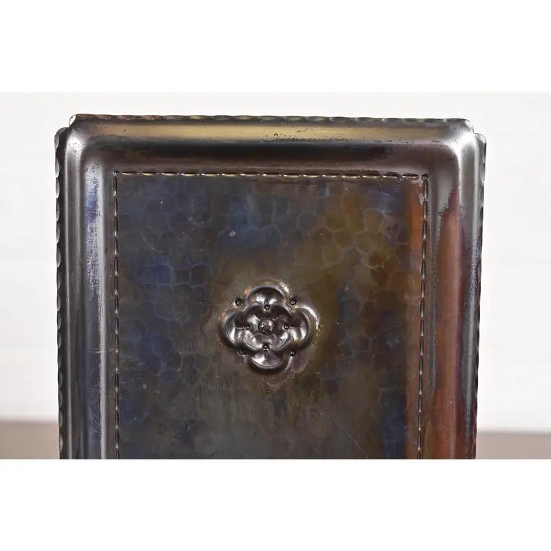 Roycroft Arts & Crafts Gehämmerte Kupfer Buchstützen, CIRCA 1920s im Angebot 4