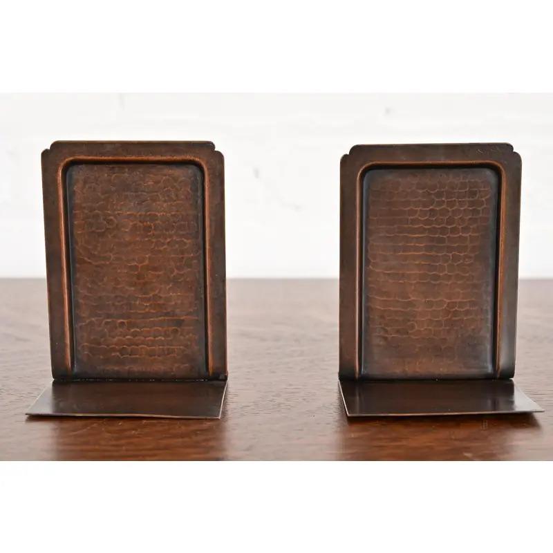 Roycroft Arts & Crafts Gehämmerte Kupfer Buchstützen, CIRCA 1920s im Angebot 5
